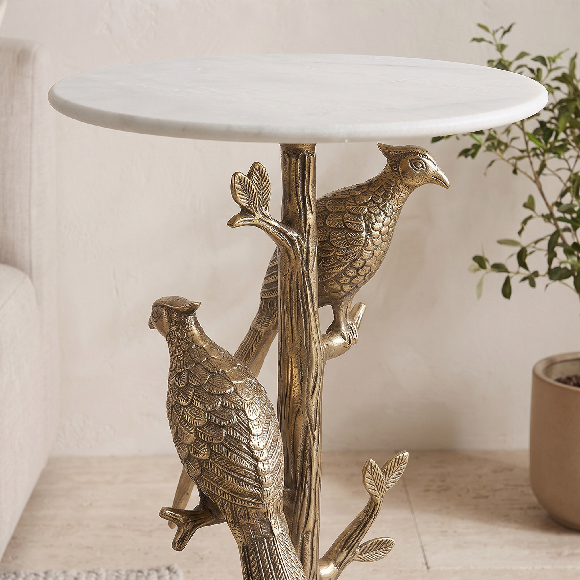 طاولة زينة بسطح رخامي وزخارف طيور-furniture-livingroom-sideandendtables-image-2