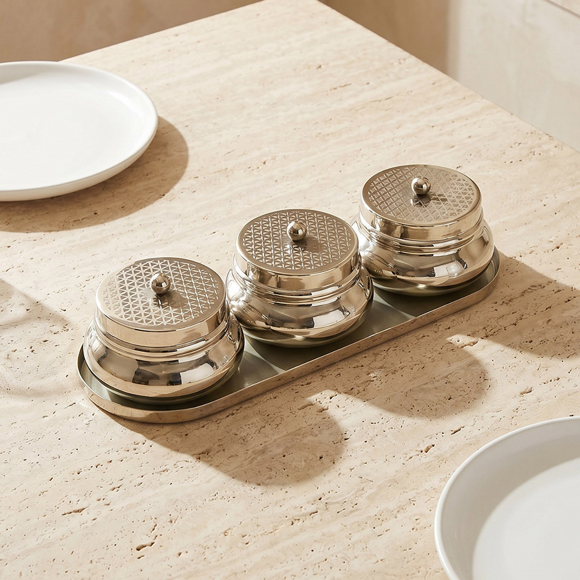 طقم أوعية مزينة بنقوش بارزة مع صينية من جيو - 3 قطع-household-dining-serveware-servingtrays-image-2