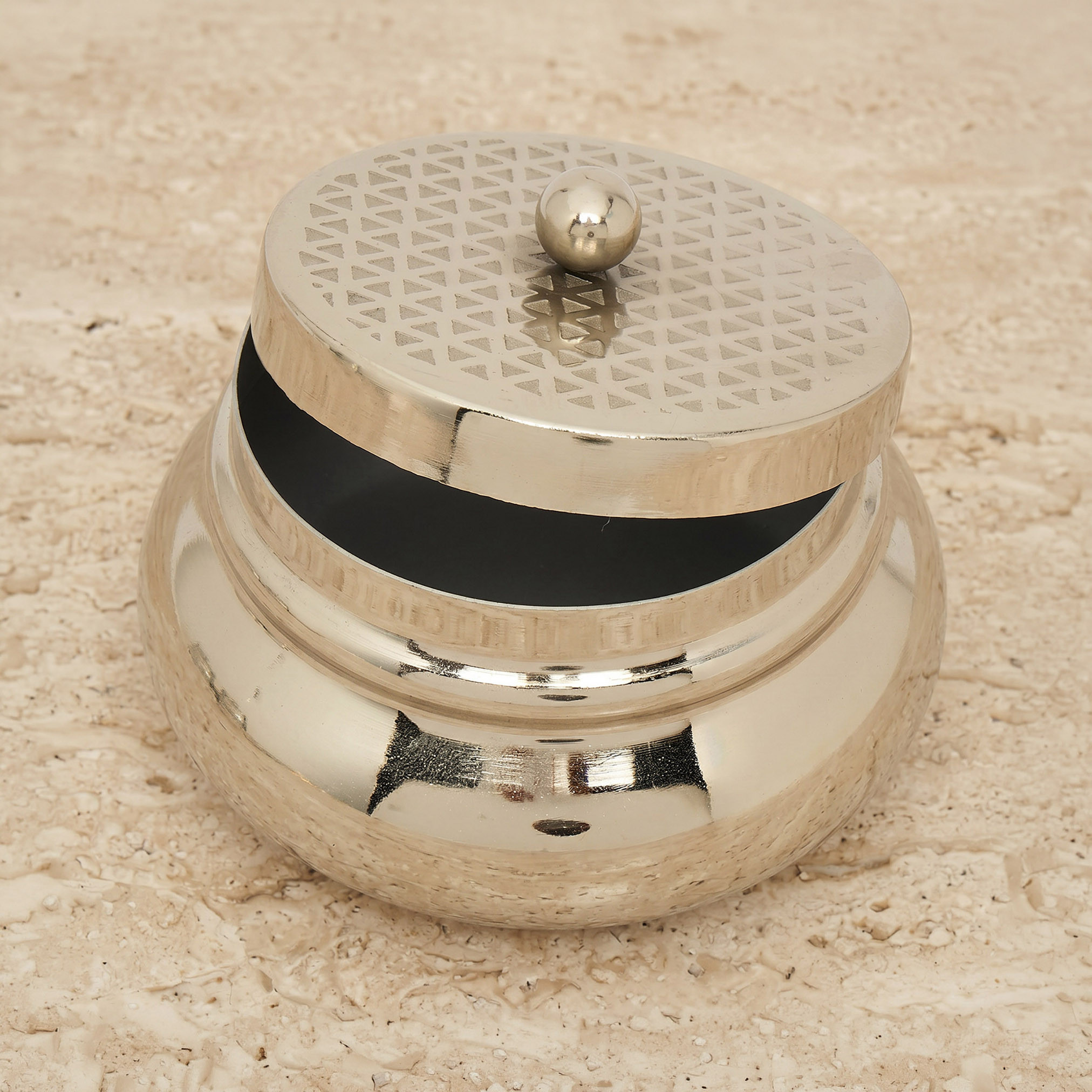 طقم أوعية مزينة بنقوش بارزة مع صينية من جيو - 3 قطع-household-dining-serveware-servingtrays-image-3