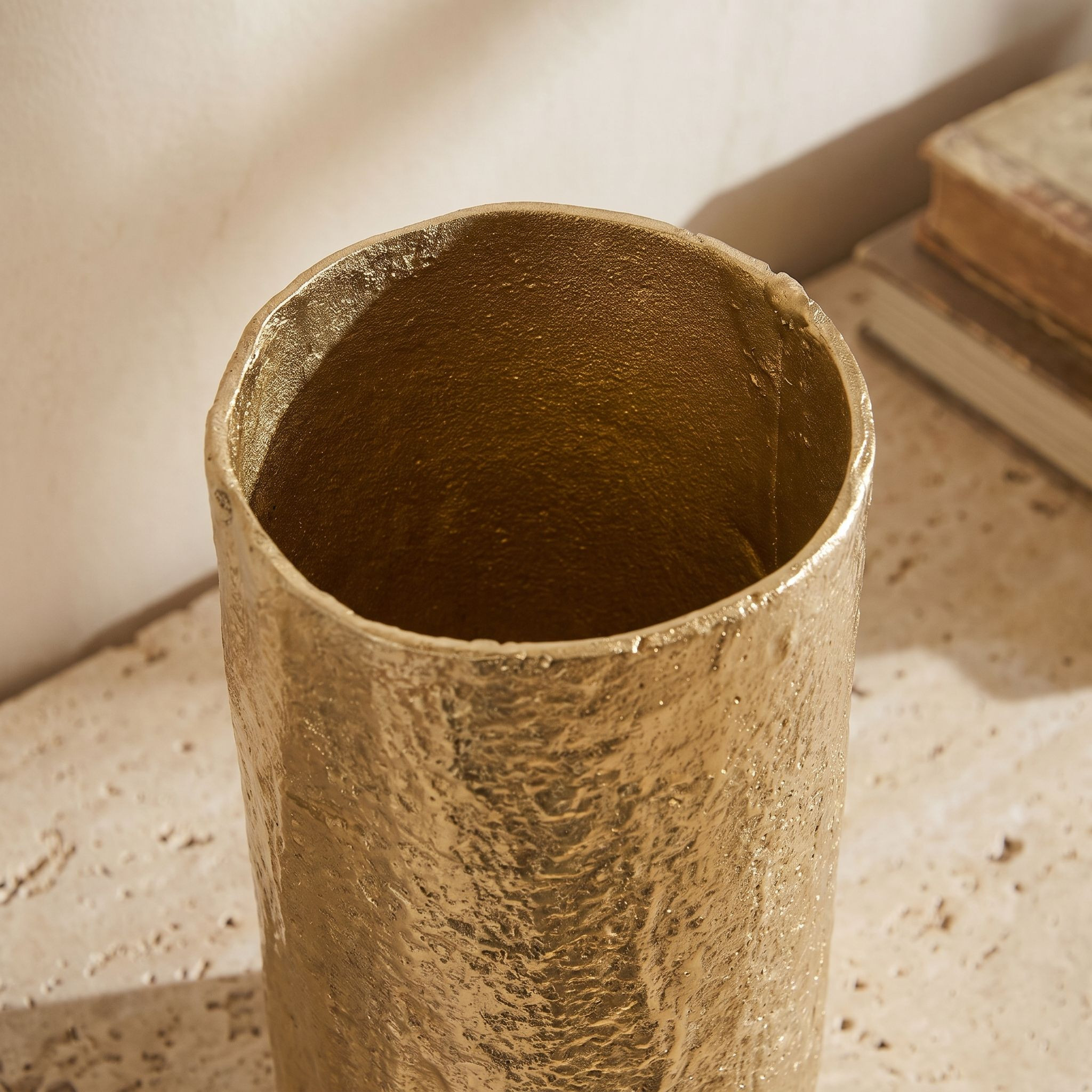 مزهرية معدنية أسطوانية - 15x30 سم-household-decor-vasesandbowls-image-2