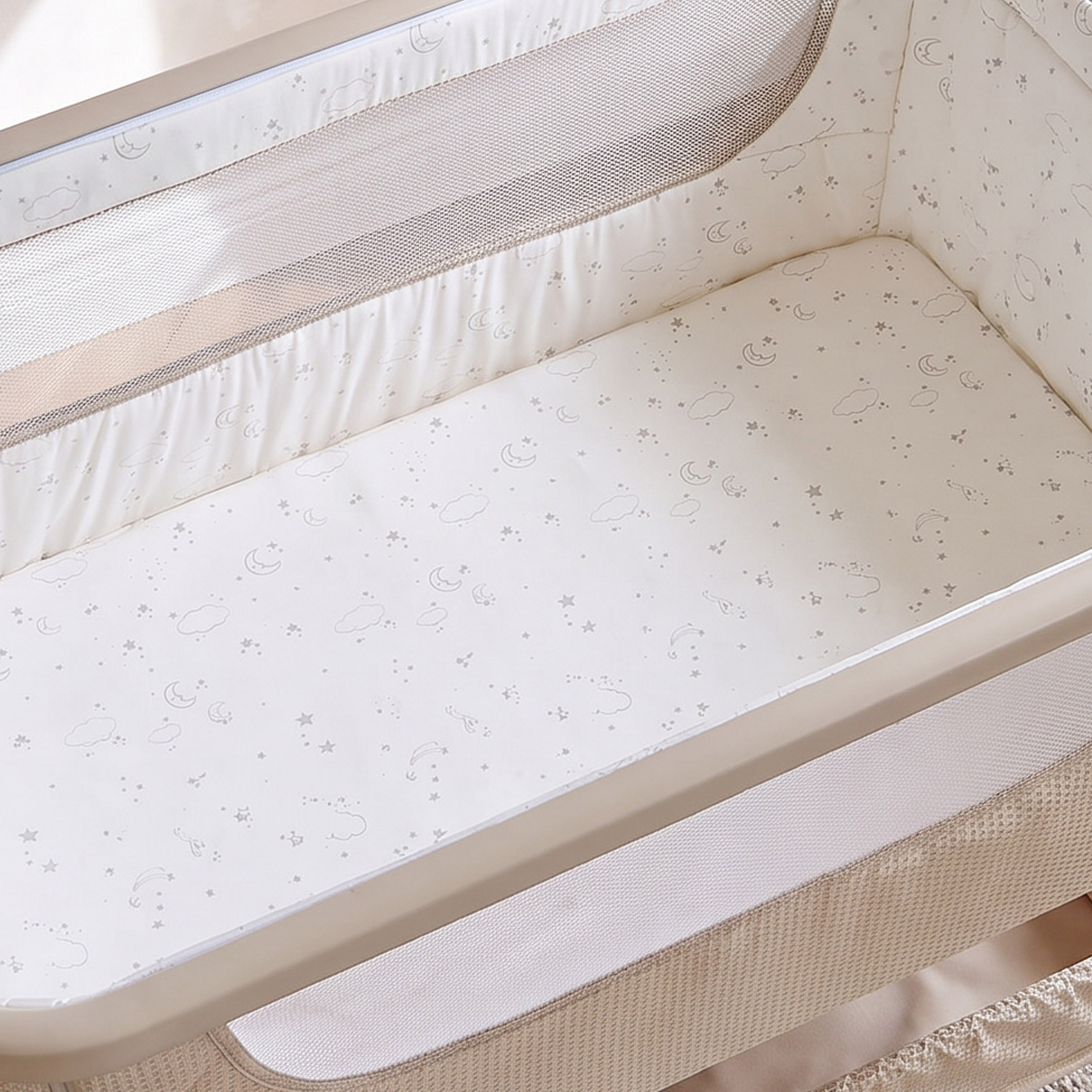 Giggles Zeus Auto Swing Bassinet-baby-nursery-furniture-cribsandbeds-bassinets-image-9