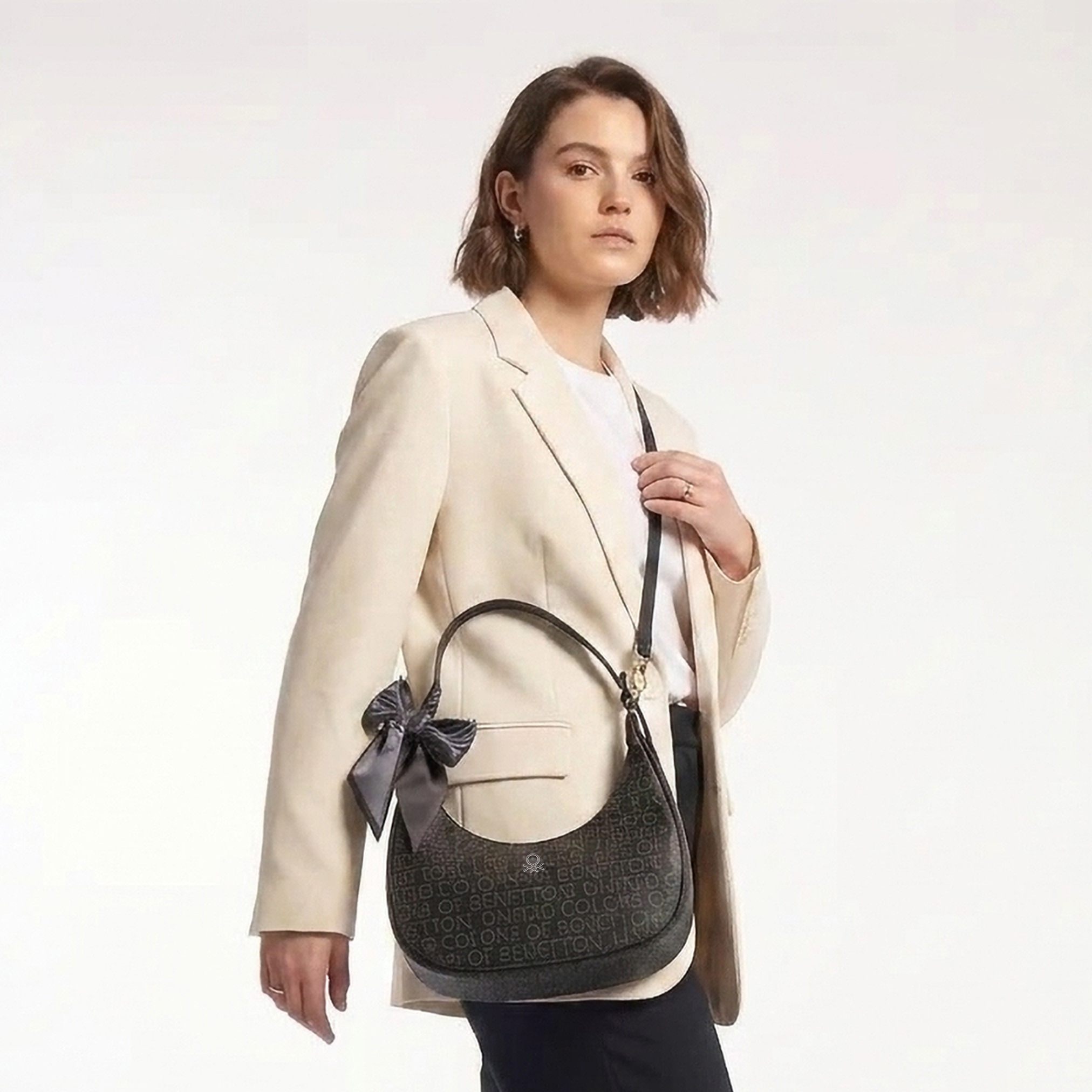 شنطة باجيت بحمالة قابلة للتعديل وزينة شرابة من يونايتد كلرز أوف بينيتون-women-bagsandwallets-handbags-image-2