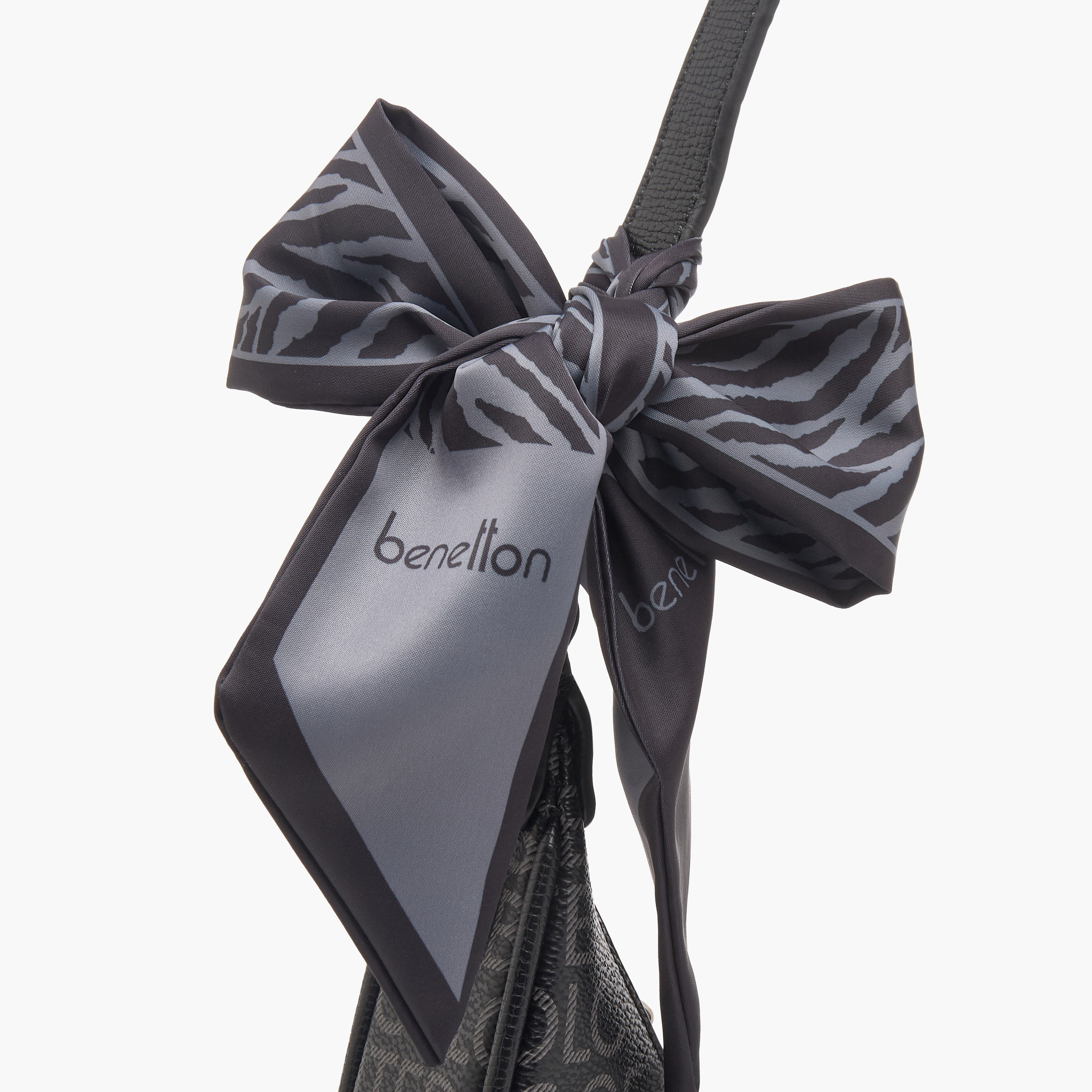 شنطة باجيت بحمالة قابلة للتعديل وزينة شرابة من يونايتد كلرز أوف بينيتون-women-bagsandwallets-handbags-image-7