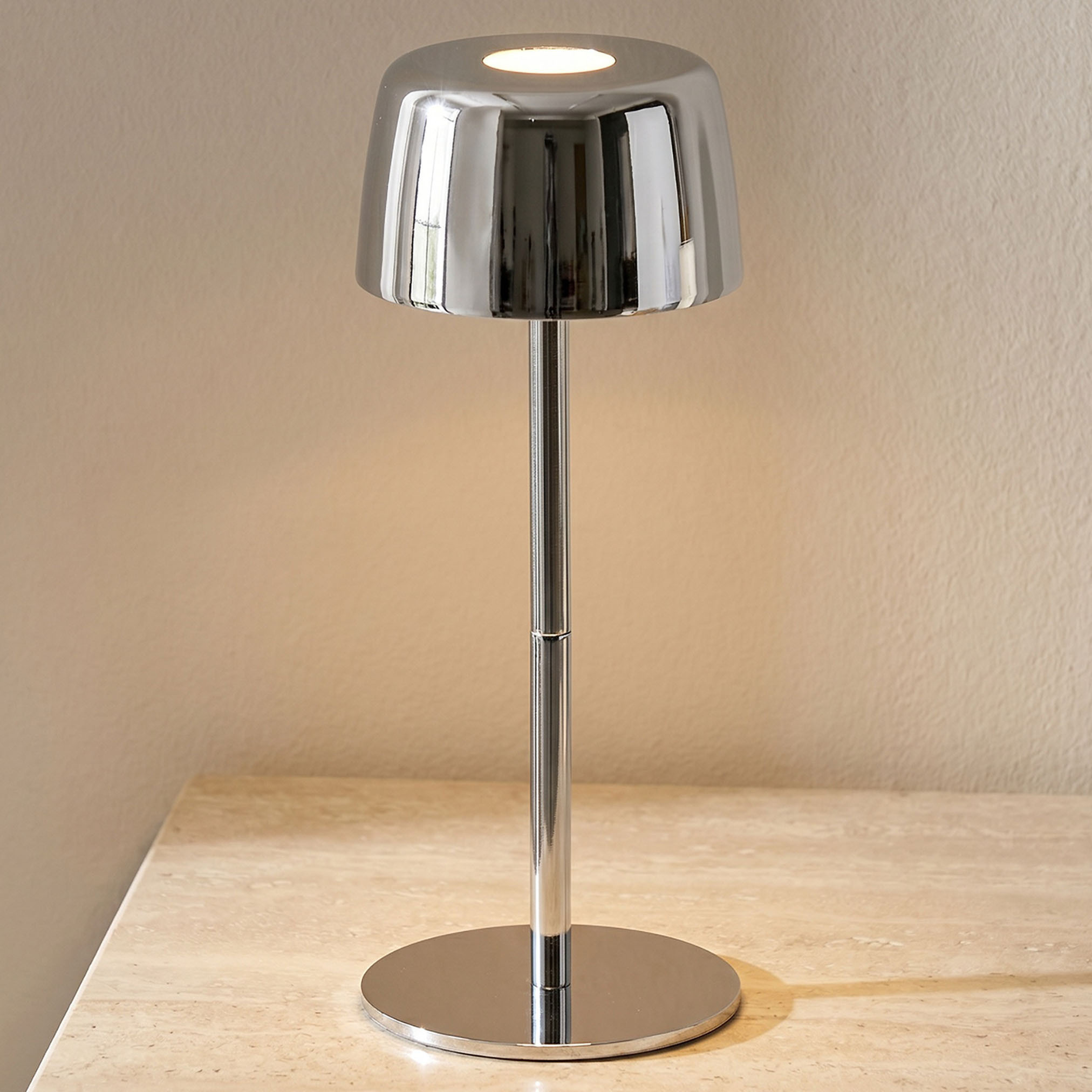 مصباح طاولة بإضاءة إل إي دي قابل لإعادة الشحن - 9x25 سم-household-lighting-tableanddesklamps-image-2