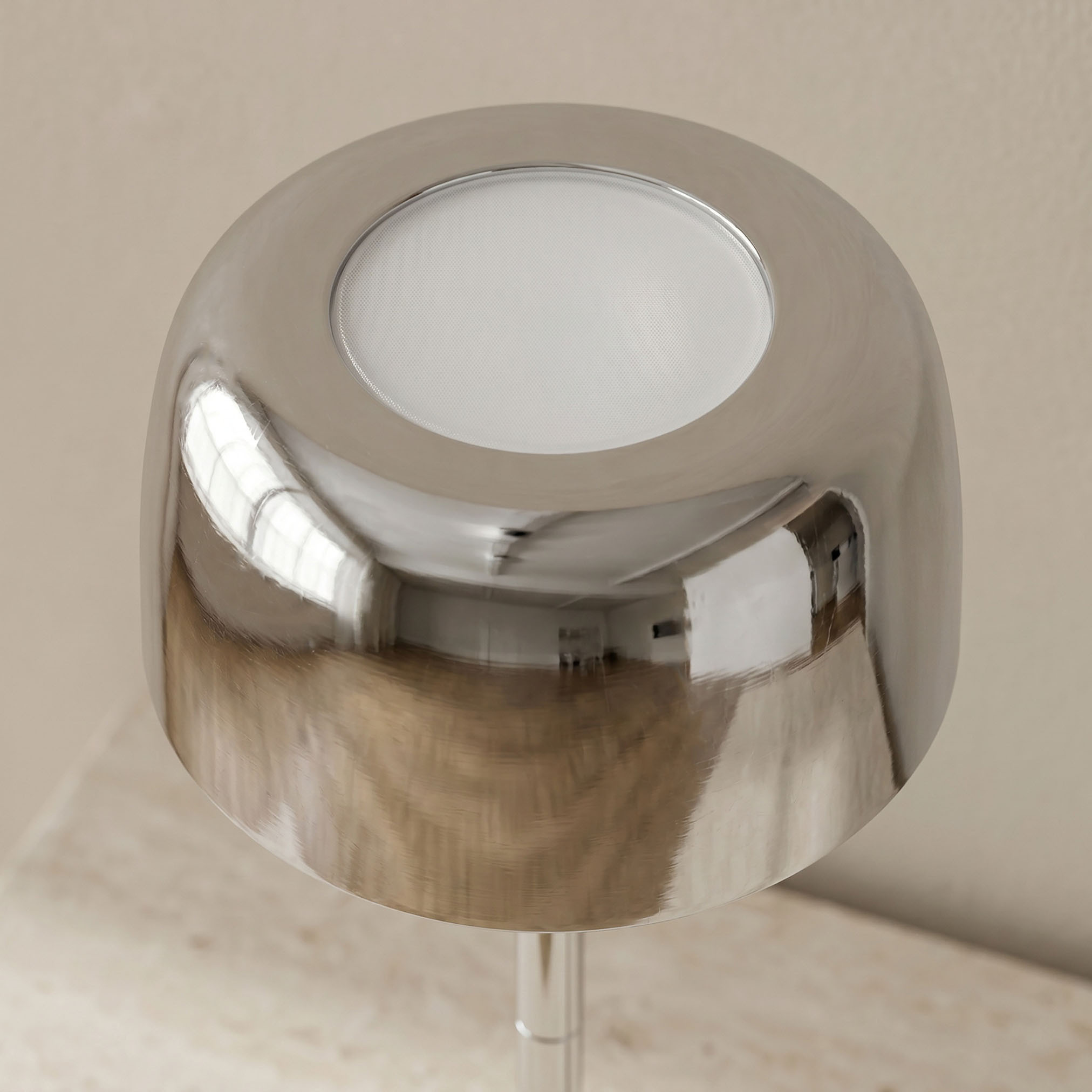 مصباح طاولة بإضاءة إل إي دي قابل لإعادة الشحن - 9x25 سم-household-lighting-tableanddesklamps-image-3