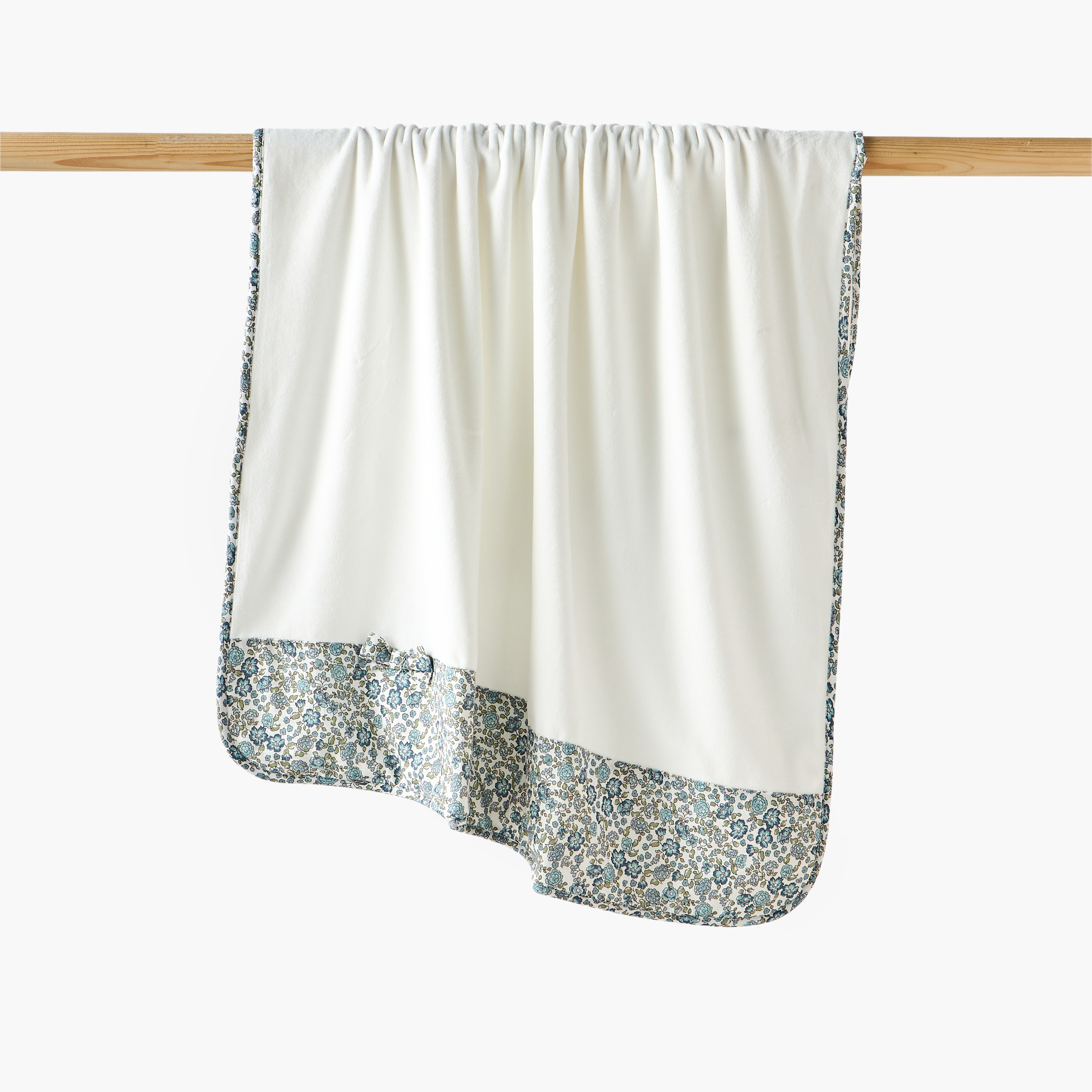 Giggles Floral Print Velour Blanket - 80x100 cm-baby-nursery-blanketsandswaddles-blanketsandquilts-image-1