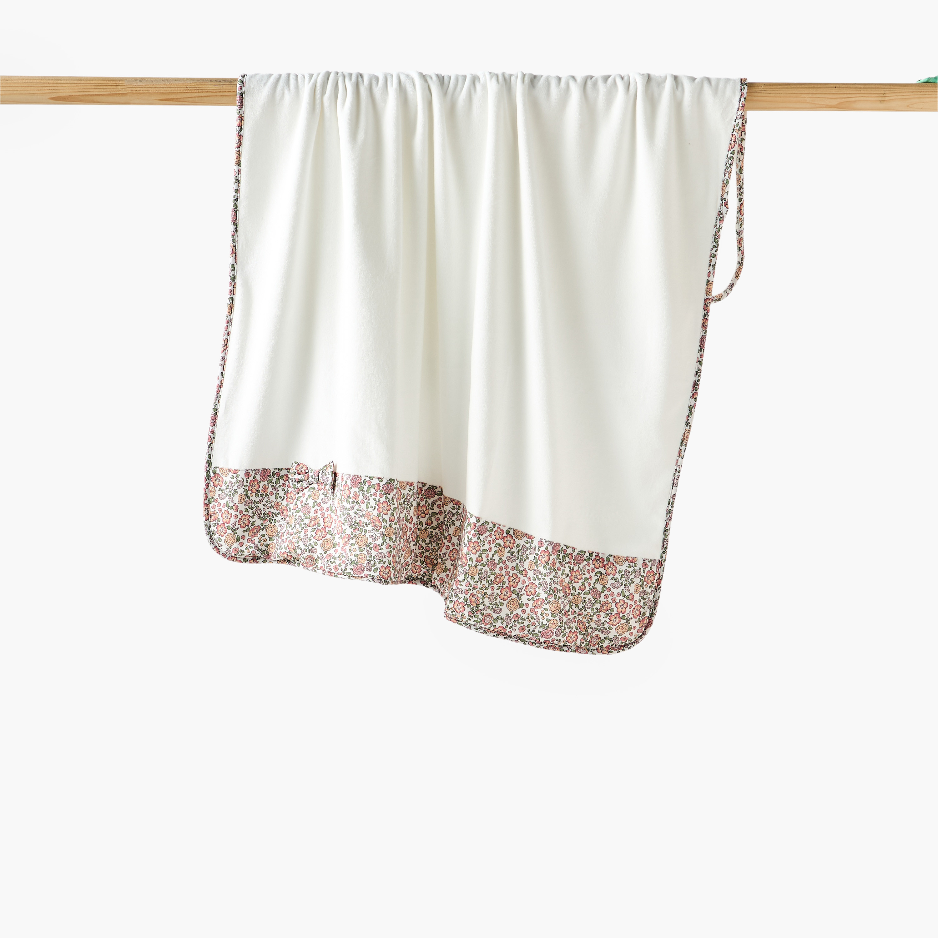 Giggles Floral Print Velour Blanket - 80x100 cm-baby-nursery-blanketsandswaddles-blanketsandquilts-image-1