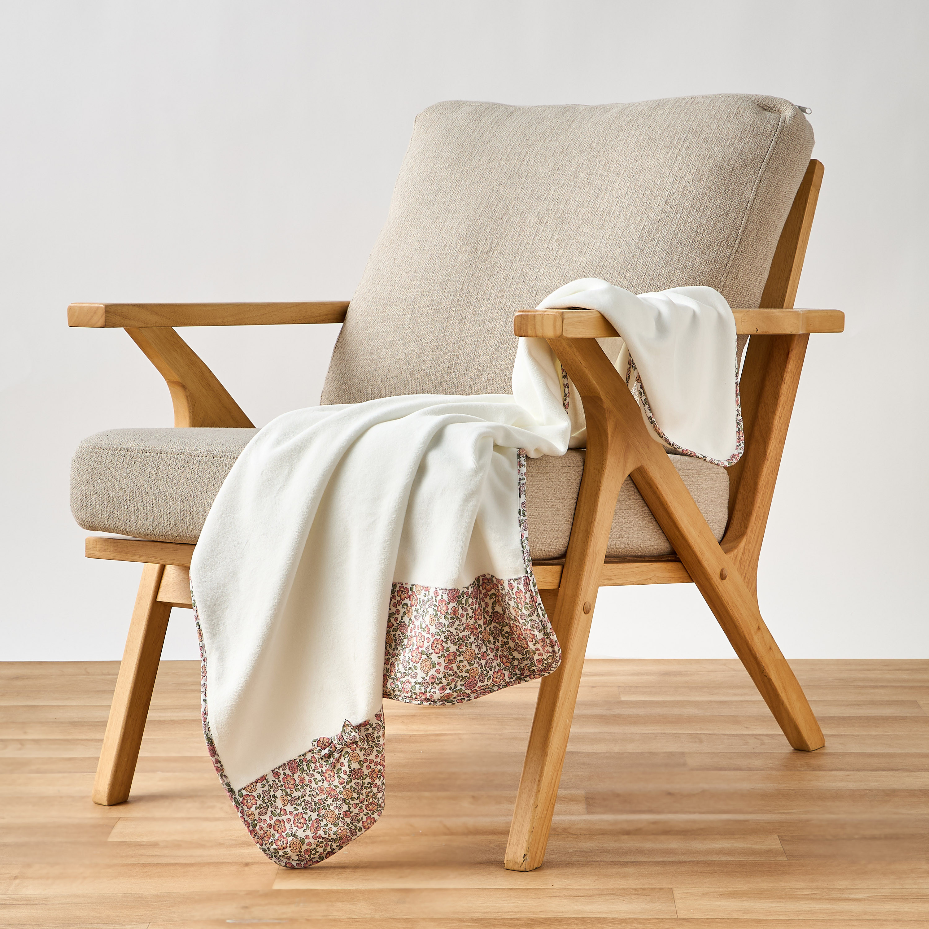 Giggles Floral Print Velour Blanket - 80x100 cm-baby-nursery-blanketsandswaddles-blanketsandquilts-image-2