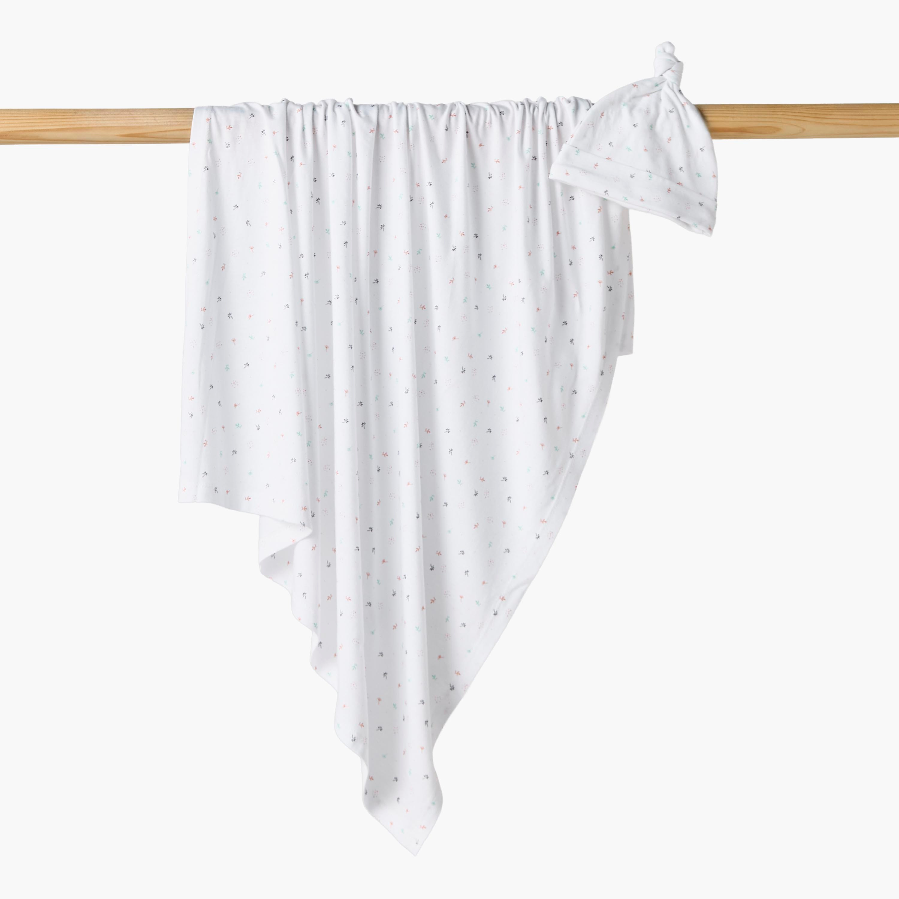 بطانية بطبعات مع قبعة متطابقة من جونيورز-baby-nursery-blanketsandswaddles-blanketsandquilts-image-1
