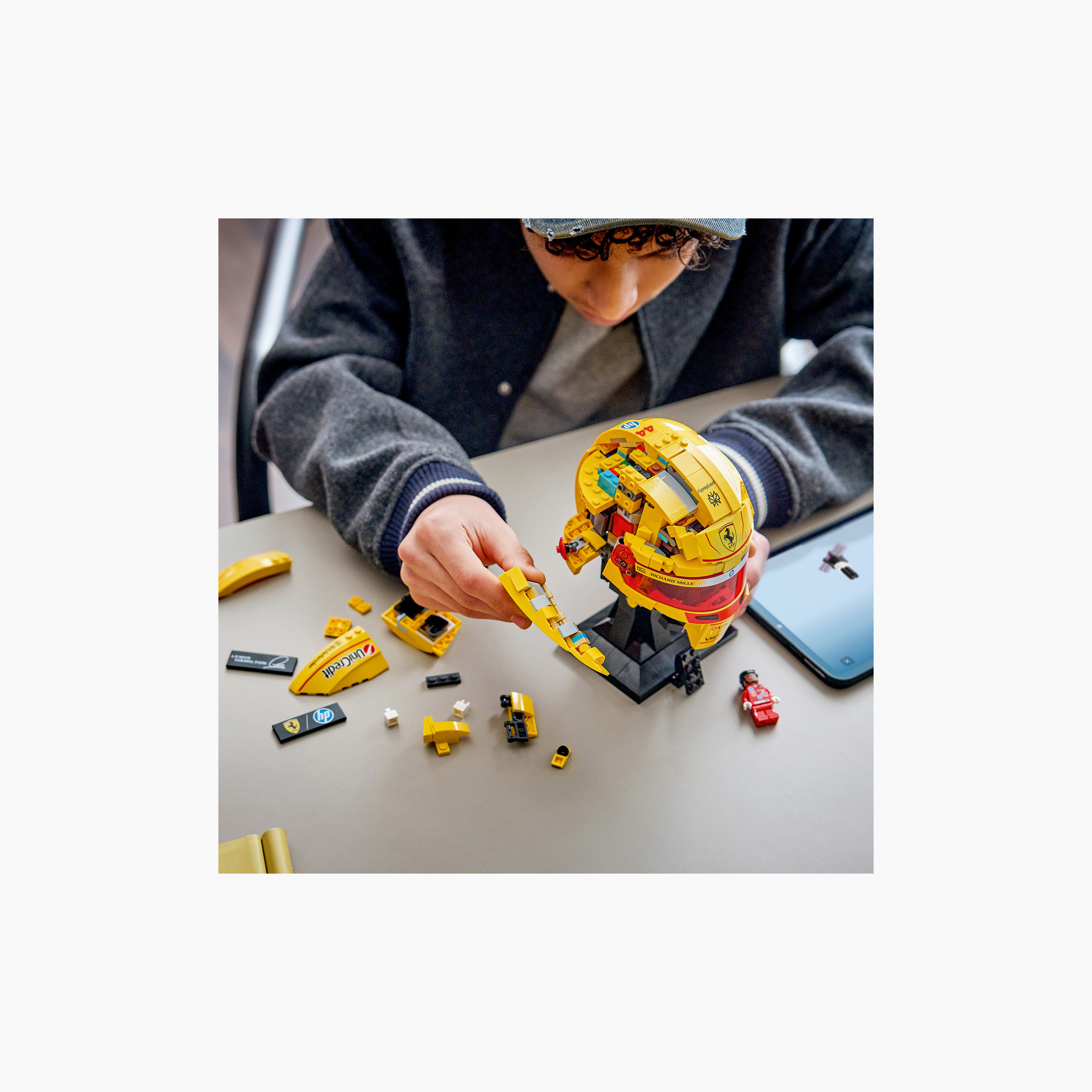 طقم لعب بناء خوذة لويس هاملتون سكوديريا فيراري إتش بي من ليغو-toys-buildingblocks-blocks-image-5