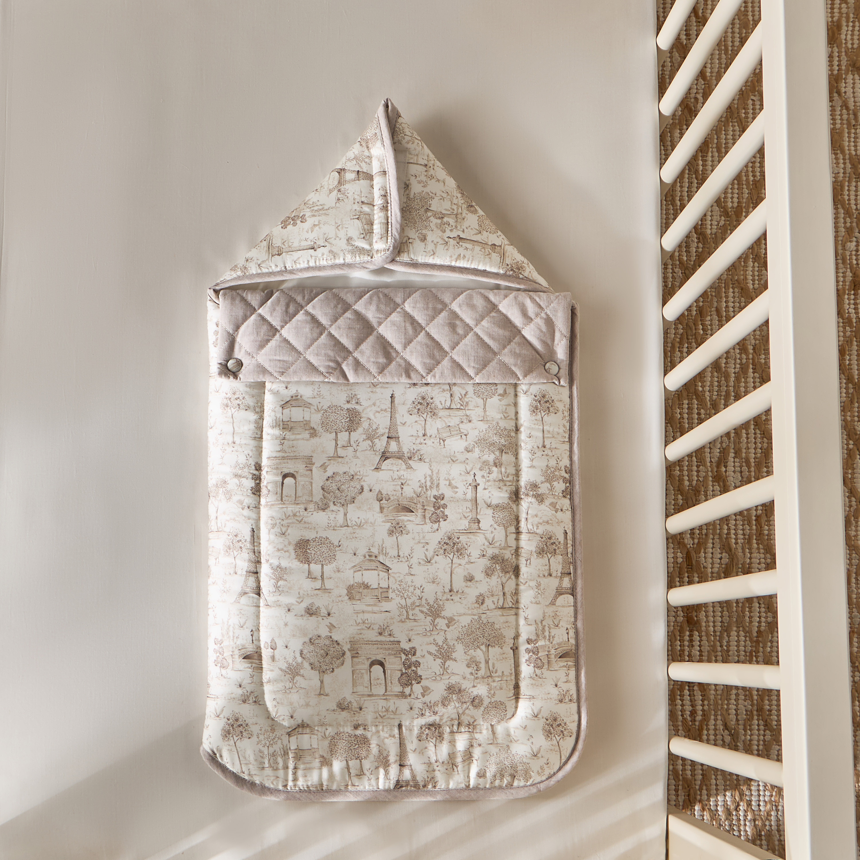 شنطة نوم قطنية للمواليد بطبعات باريس من جيجلز-baby-nursery-babybedding-image-1
