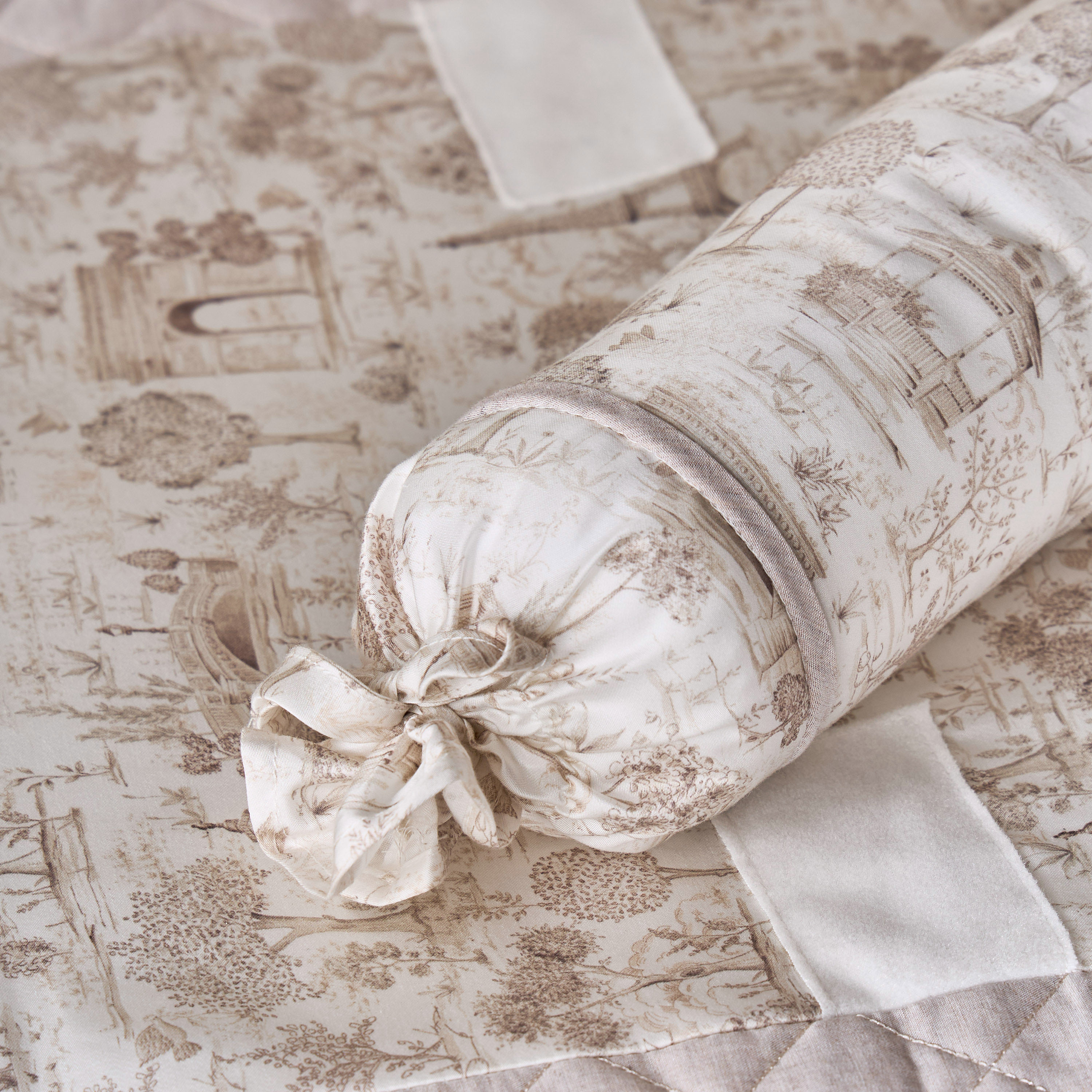 طقم مساند بنقشة تول من جيجلز-baby-nursery-babybedding-image-9