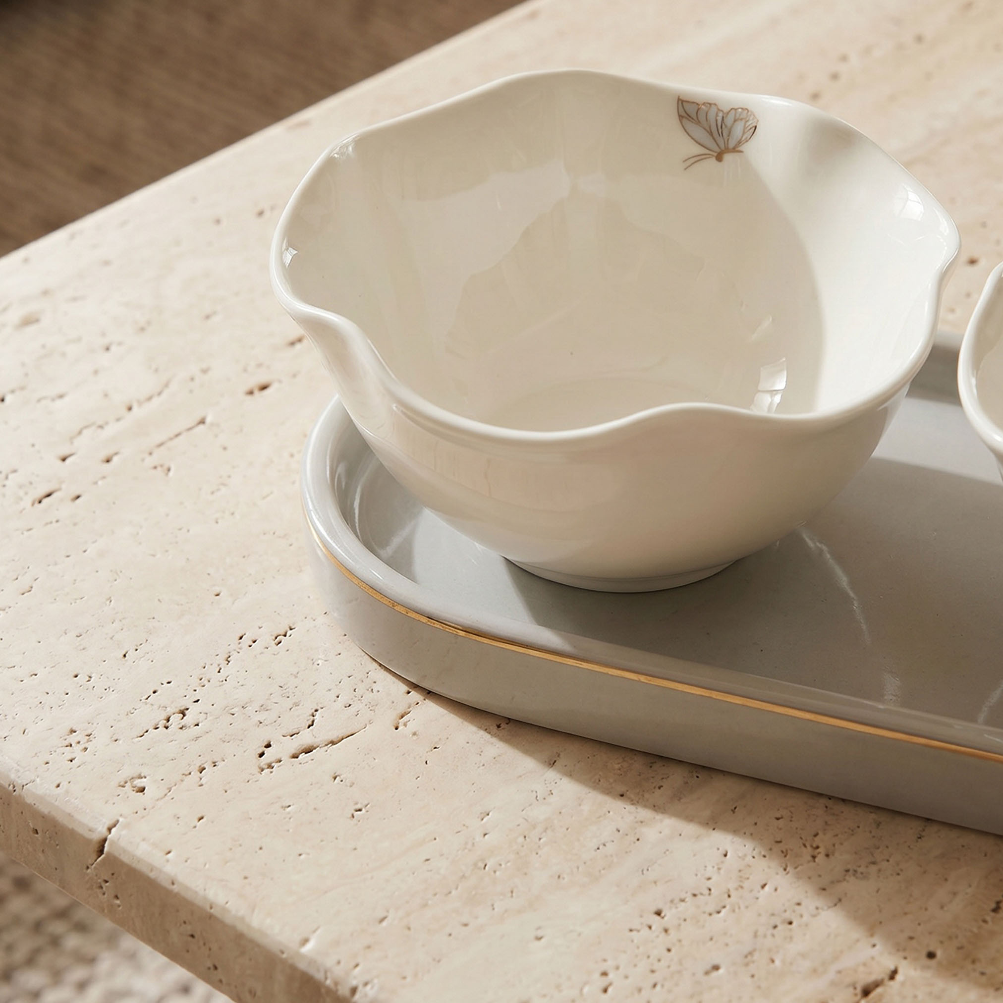 طقم أوعية بورسلين مزخرفة بفيونكة مع صينية - 3 قطع-household-dining-serveware-servingtrays-image-3