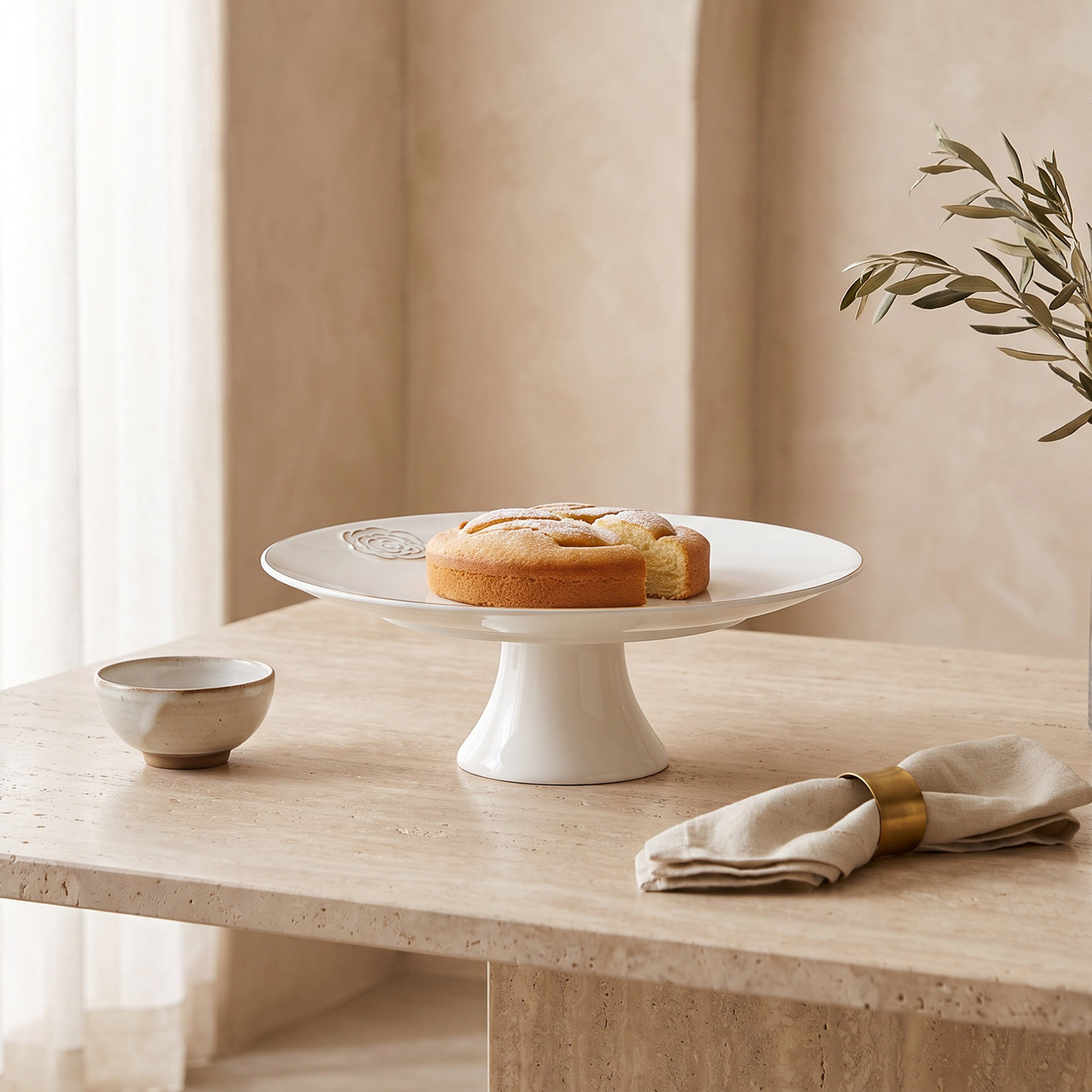 حامل كيك بورسلين بقاعدة من روزي-household-dining-serveware-cakestands-image-1