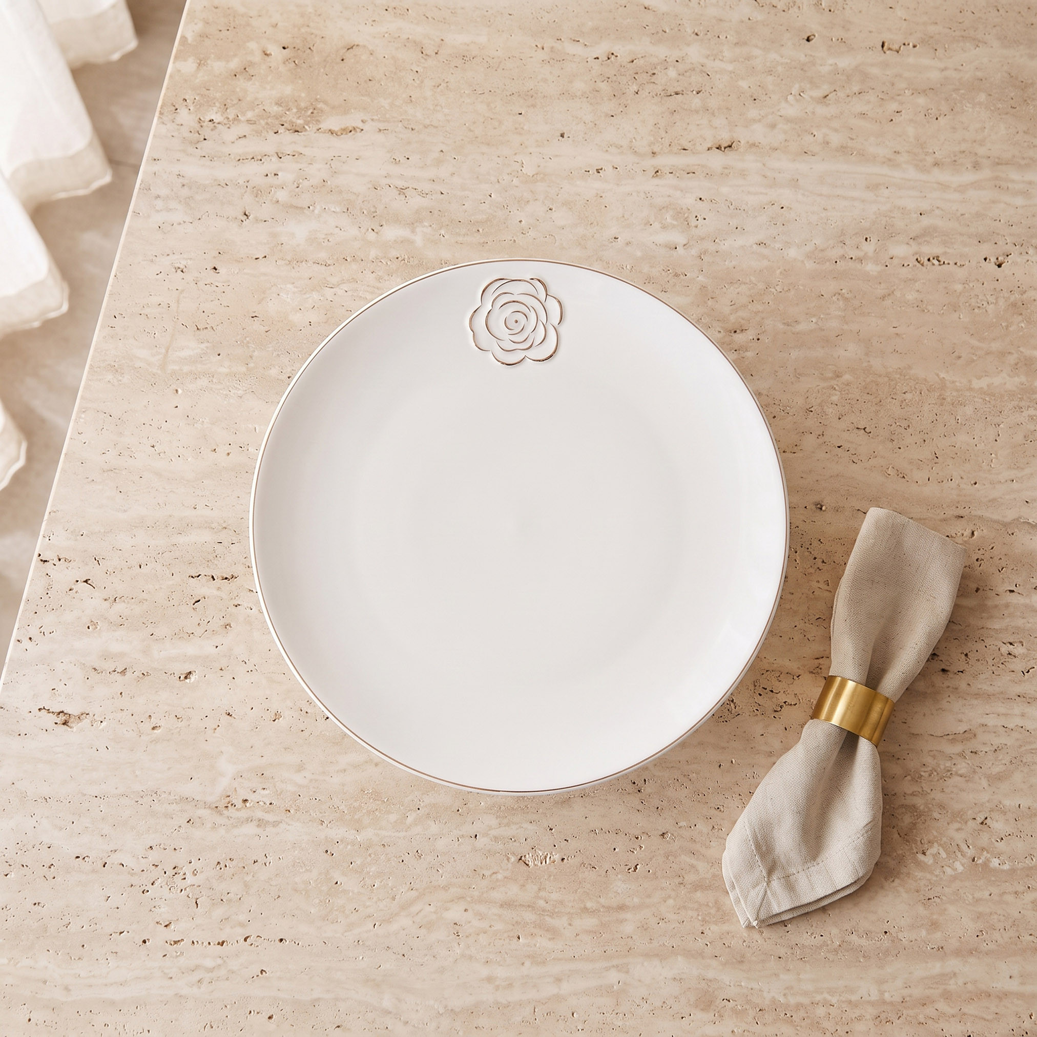 حامل كيك بورسلين بقاعدة من روزي-household-dining-serveware-cakestands-image-2