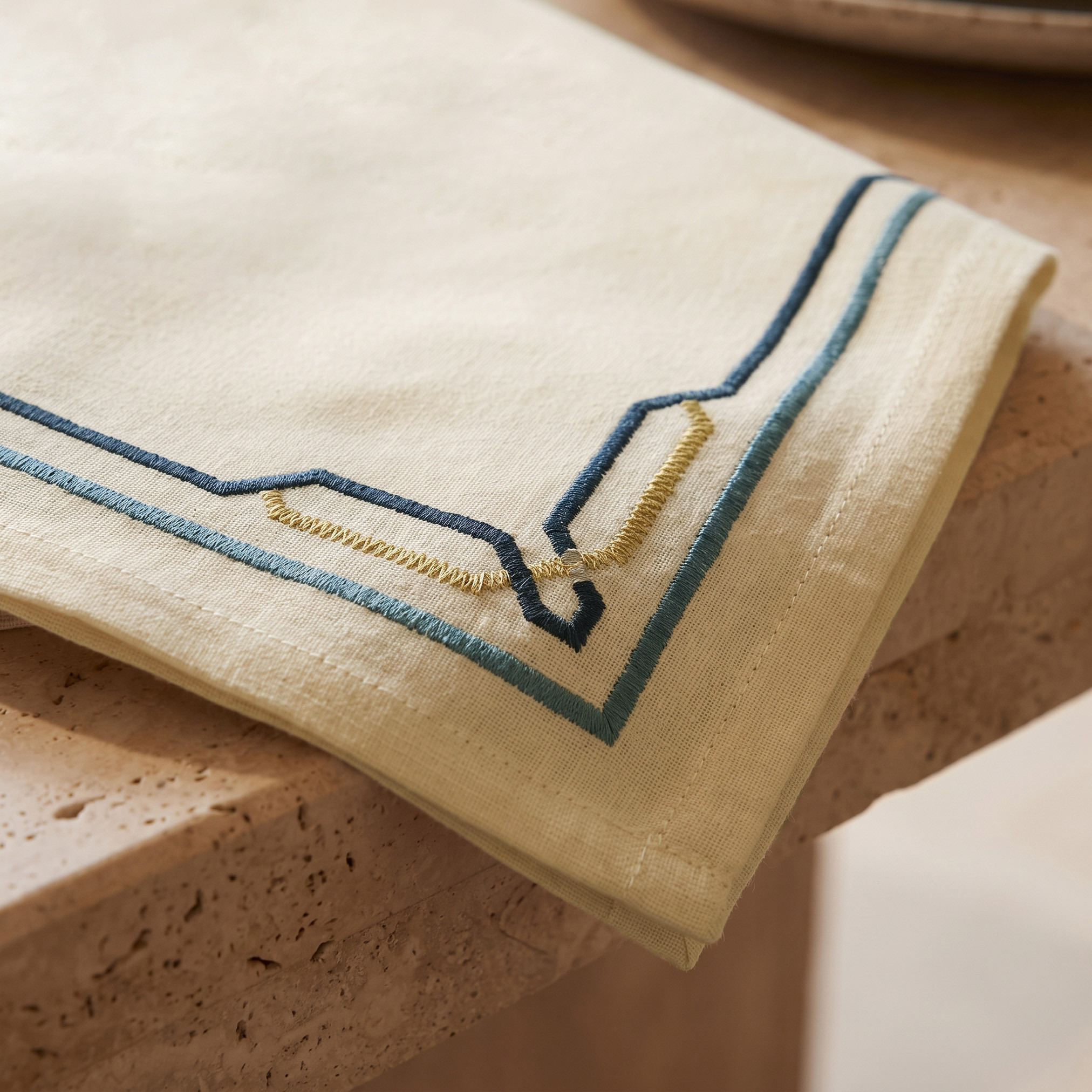 Gia Como 4-Piece Embroidered Napkin Set - 42x42 cm-household-dining-tablelinen-napkinsandaccessories-image-3