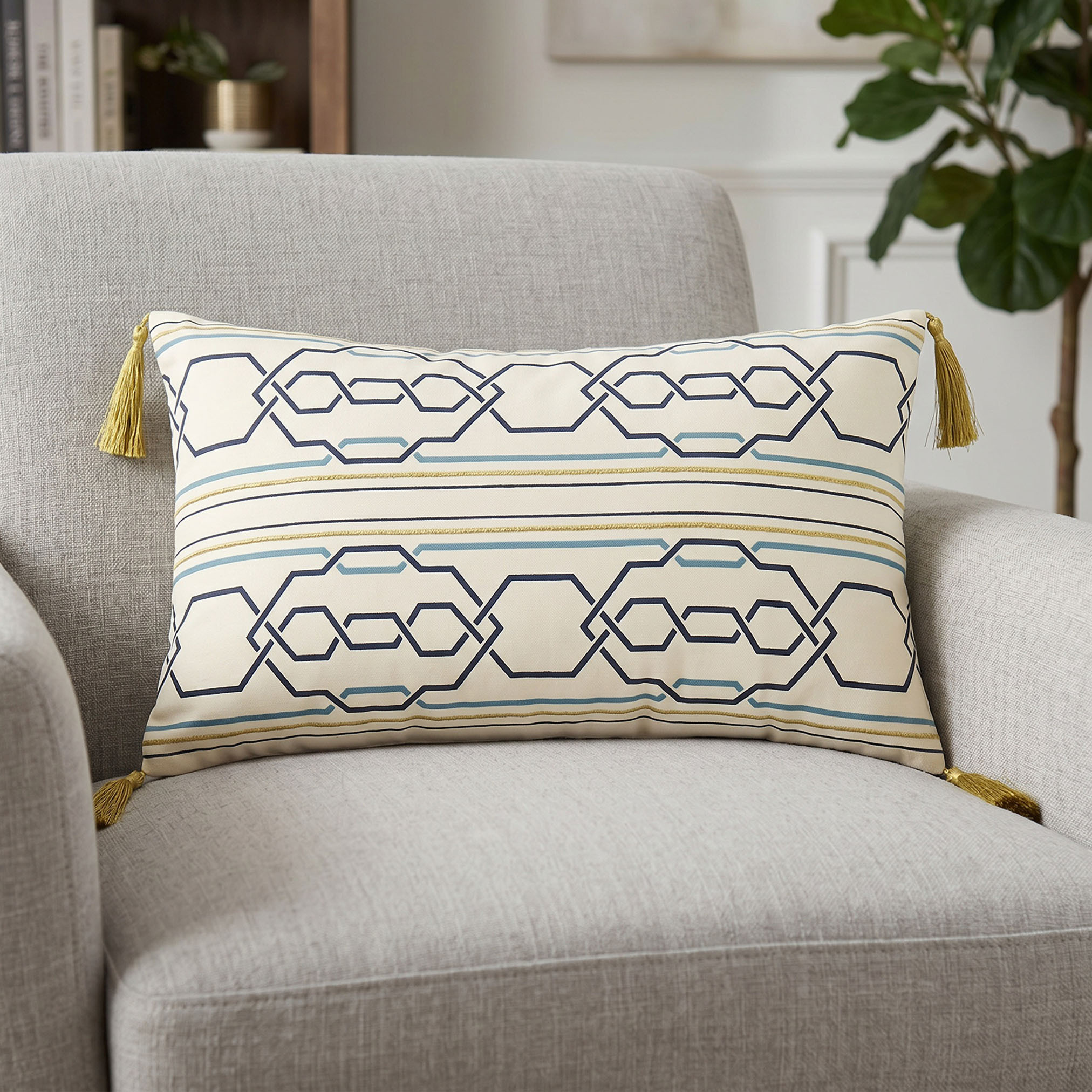 وسادة مملوءة بطبعة هندسية من جيا كومو - 30×50 سم-household-cushionsandthrows-filledcushions-decorativecushions-image-1