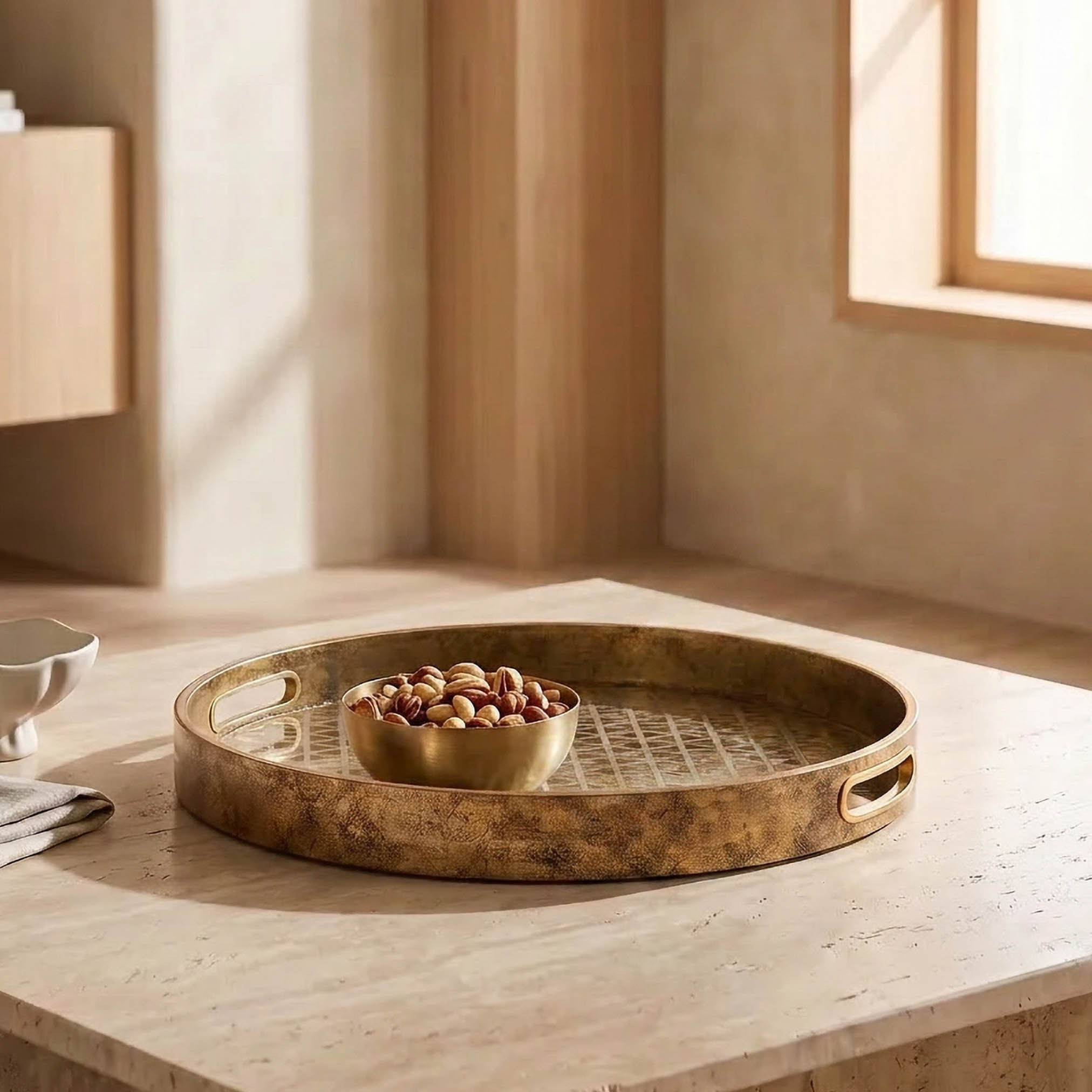 صينية مستديرة بطبعات من جيو - 37 سم-household-decor-boxesandtrays-image-3
