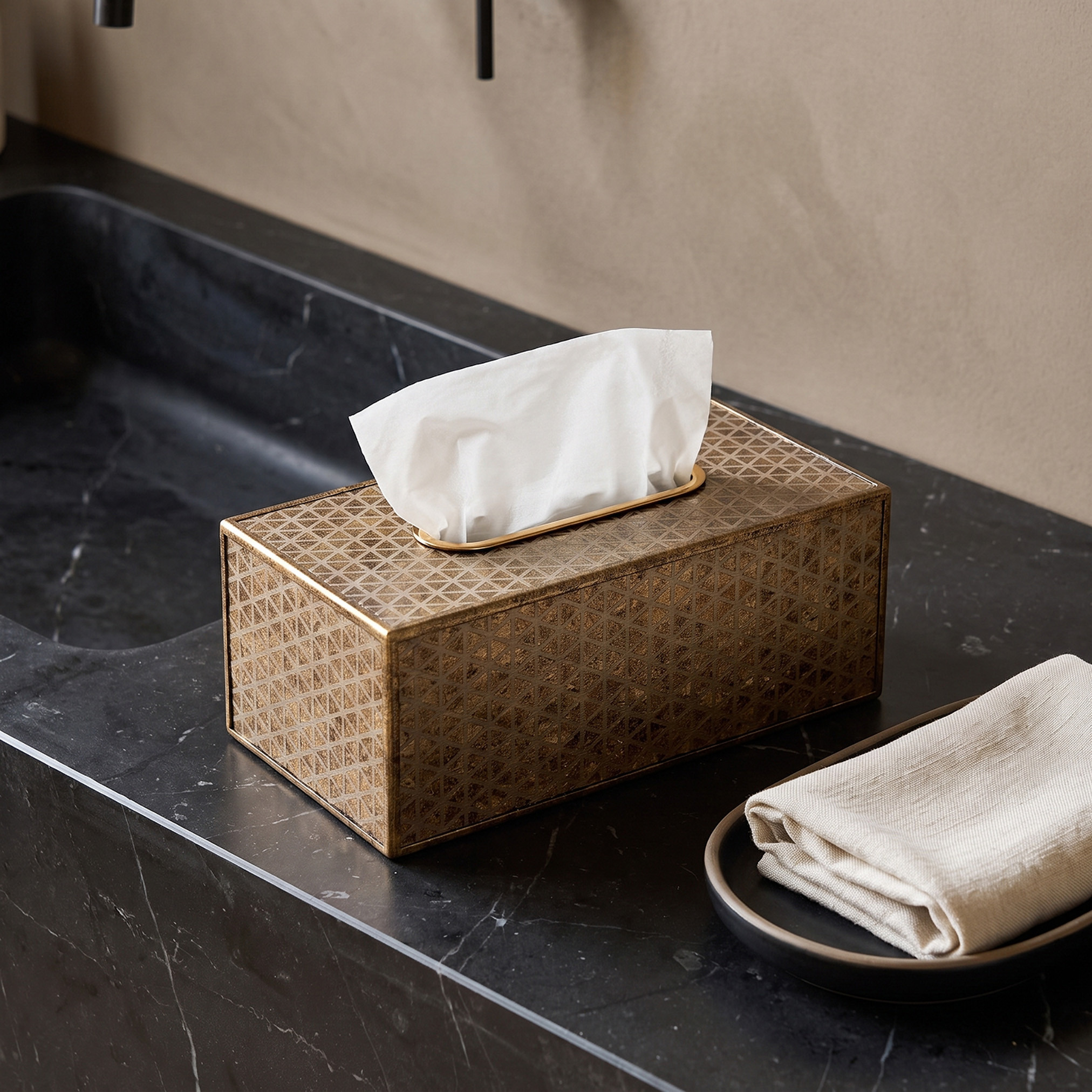 علبة مناديل من جيو - 25x14x10 سم-household-decor-decorativeobjectsandsculptures-image-2