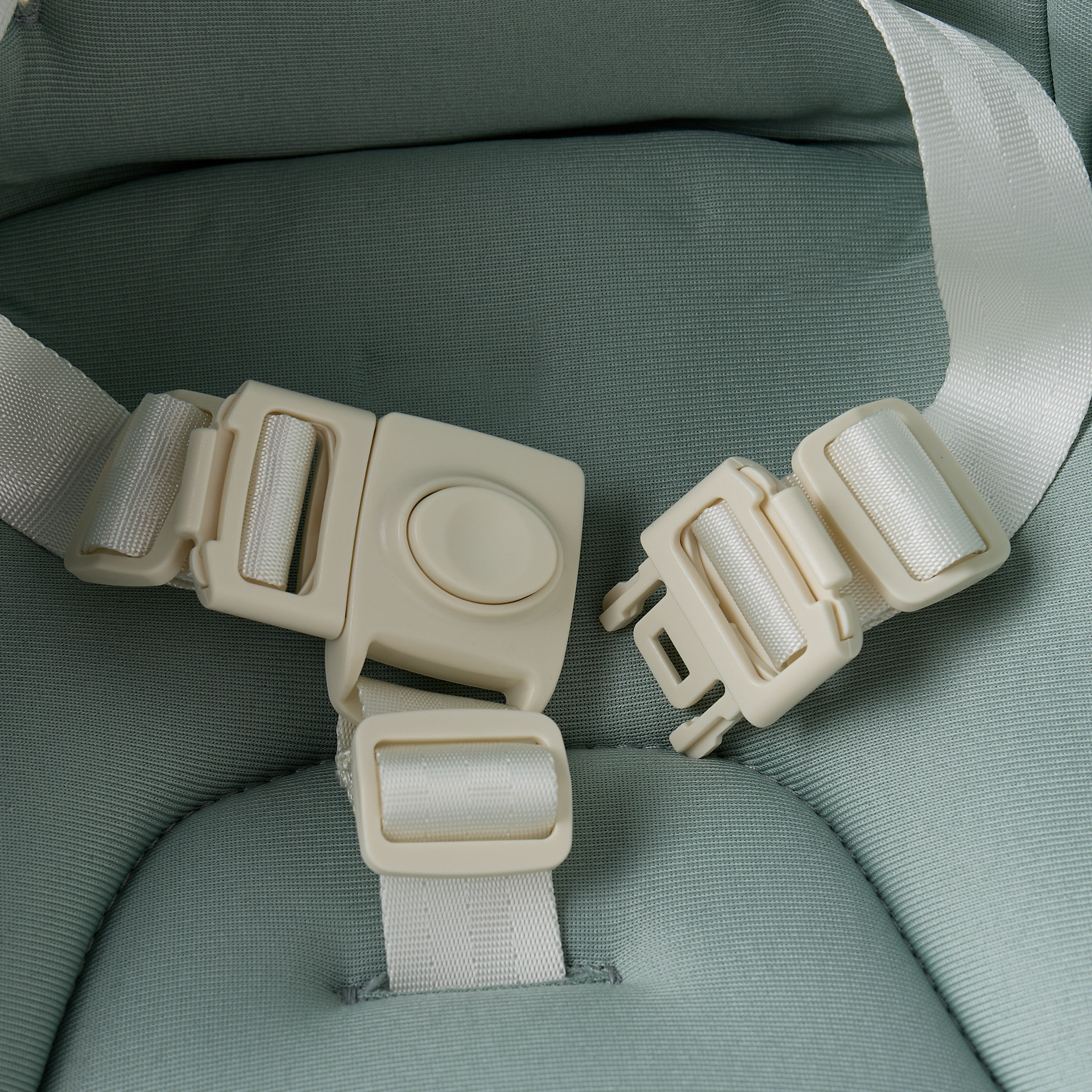 مقعد معزز بحزام أمان بـ3 نقاط من جيجلز-baby-feeding-highchairsandboosters-image-8