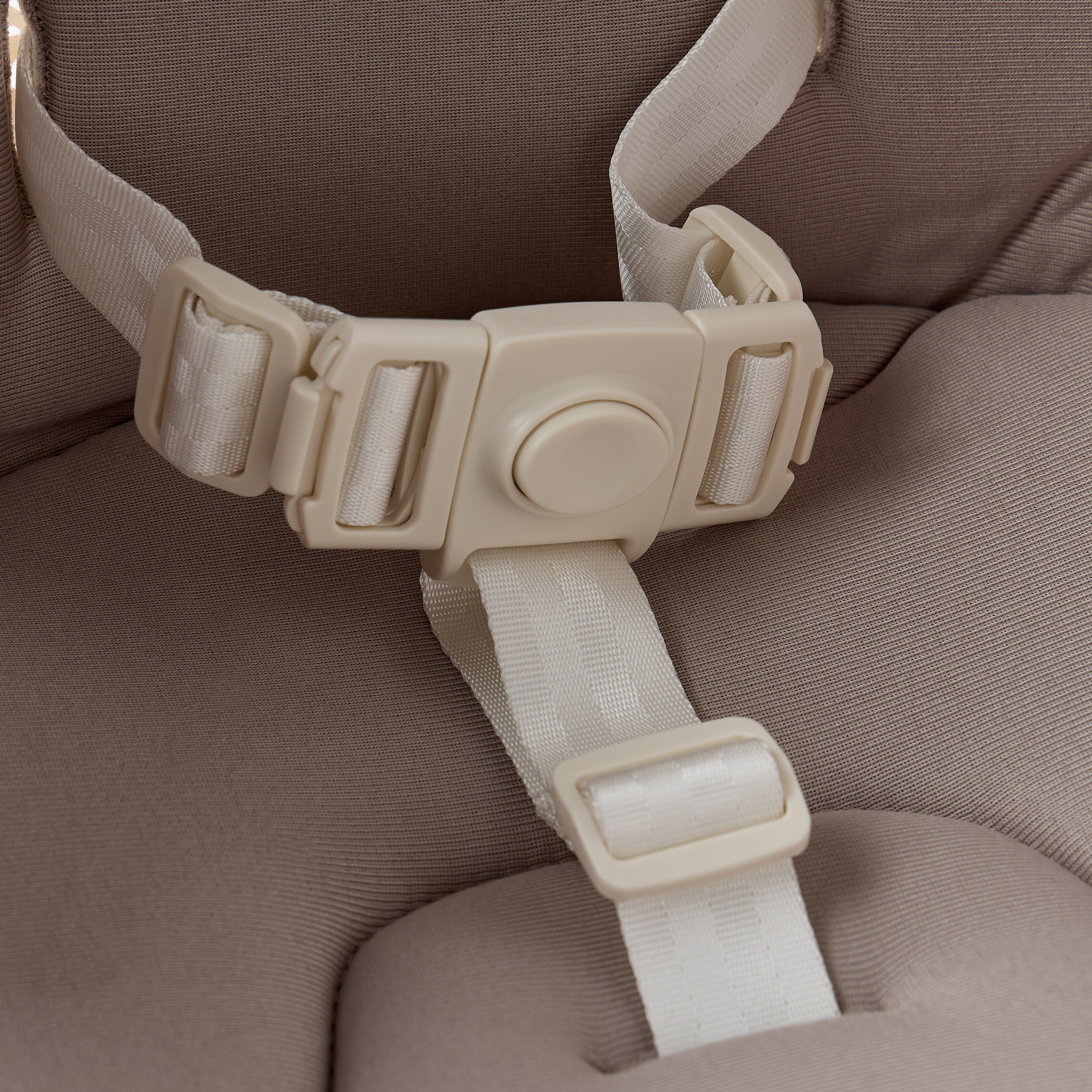 مقعد معزز بحزام أمان بـ3 نقاط من جيجلز-baby-feeding-highchairsandboosters-image-7