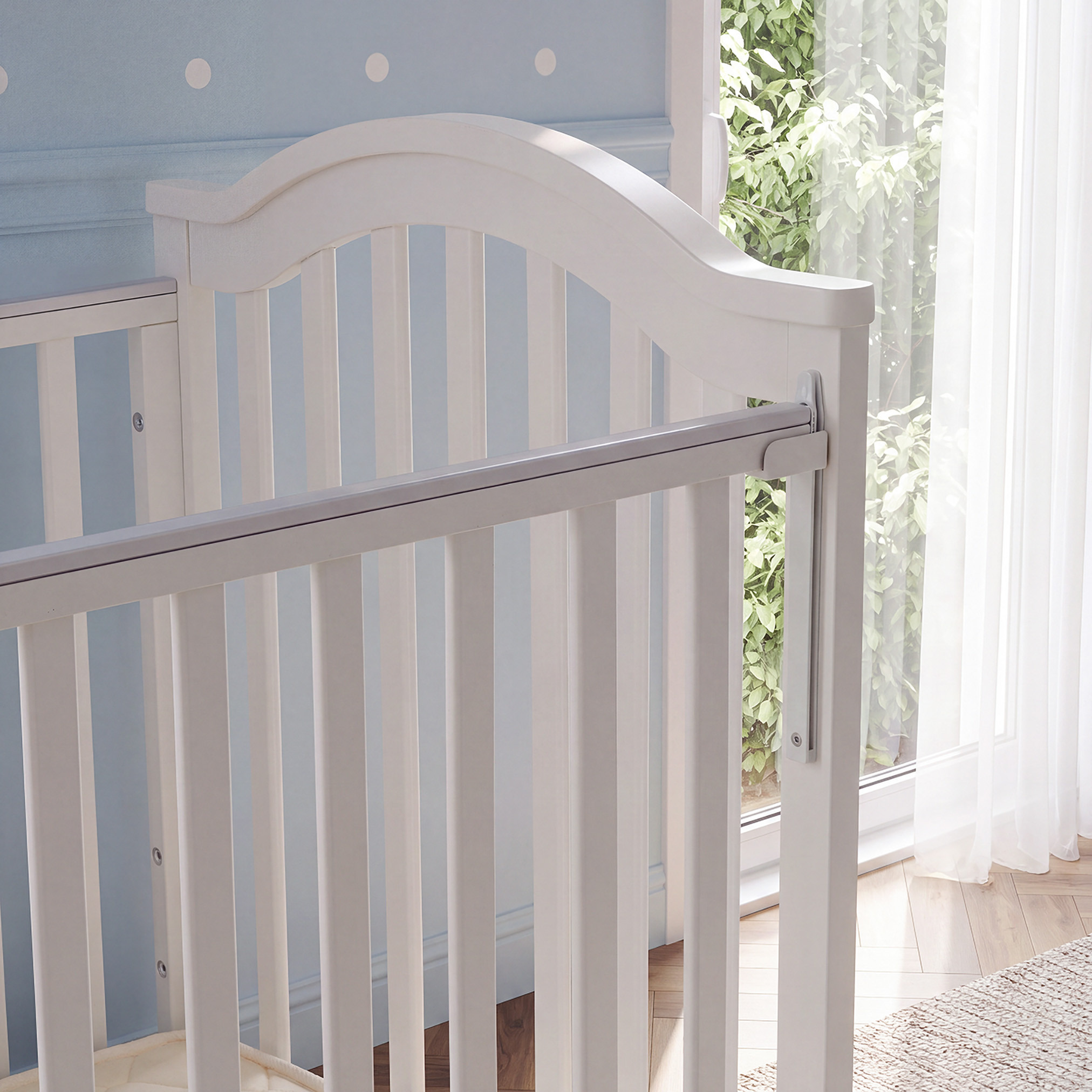 سرير أطفال خشبي ألبرت بجانب قابل للخفض من جونيورز-baby-nursery-furniture-cribsandbeds-babycribs-image-7