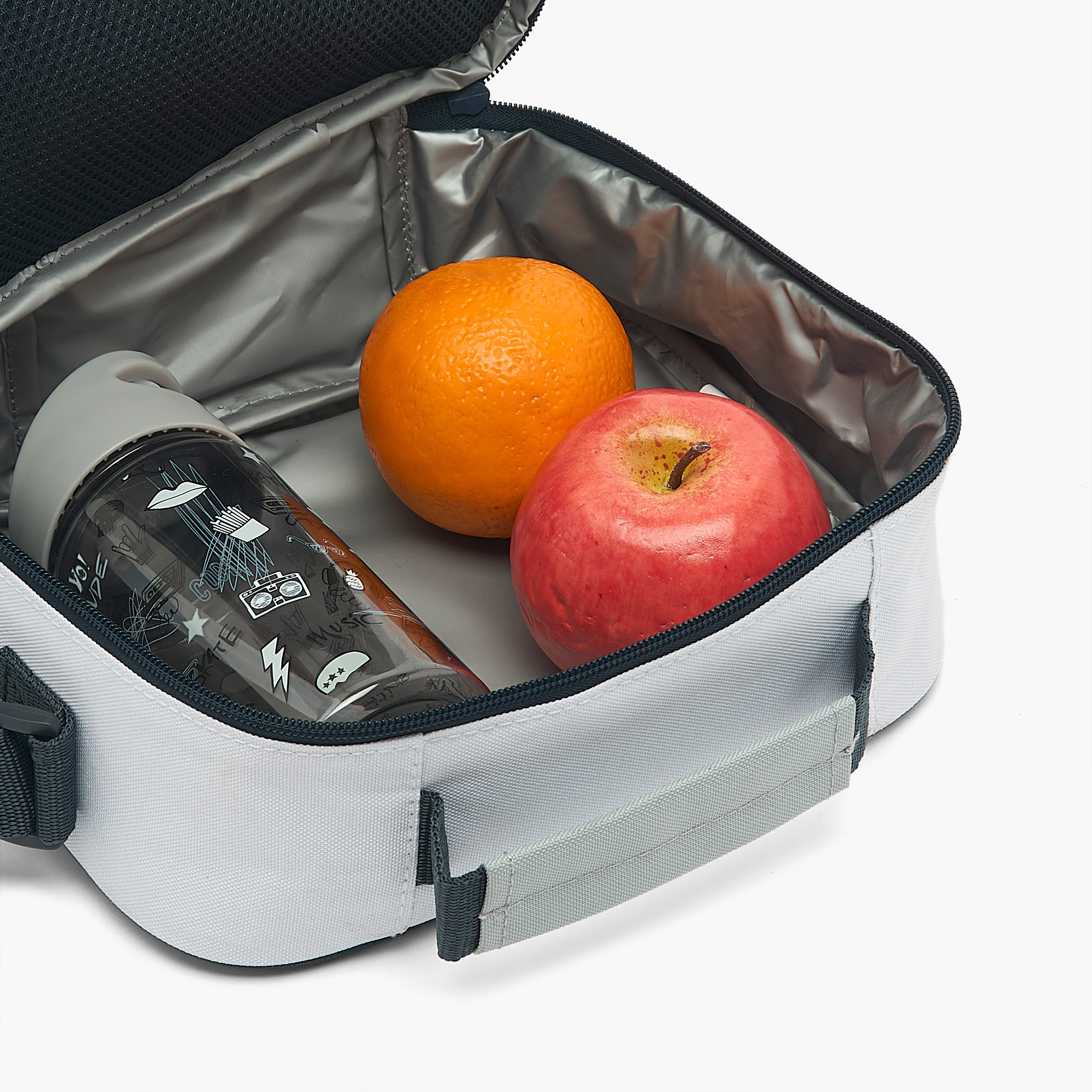 شنطة غداء صلبة ريال مدريد للأولاد من 8 إلى 13 سنة مع حزام كتف-school-lunchessentials-lunchbags-image-4