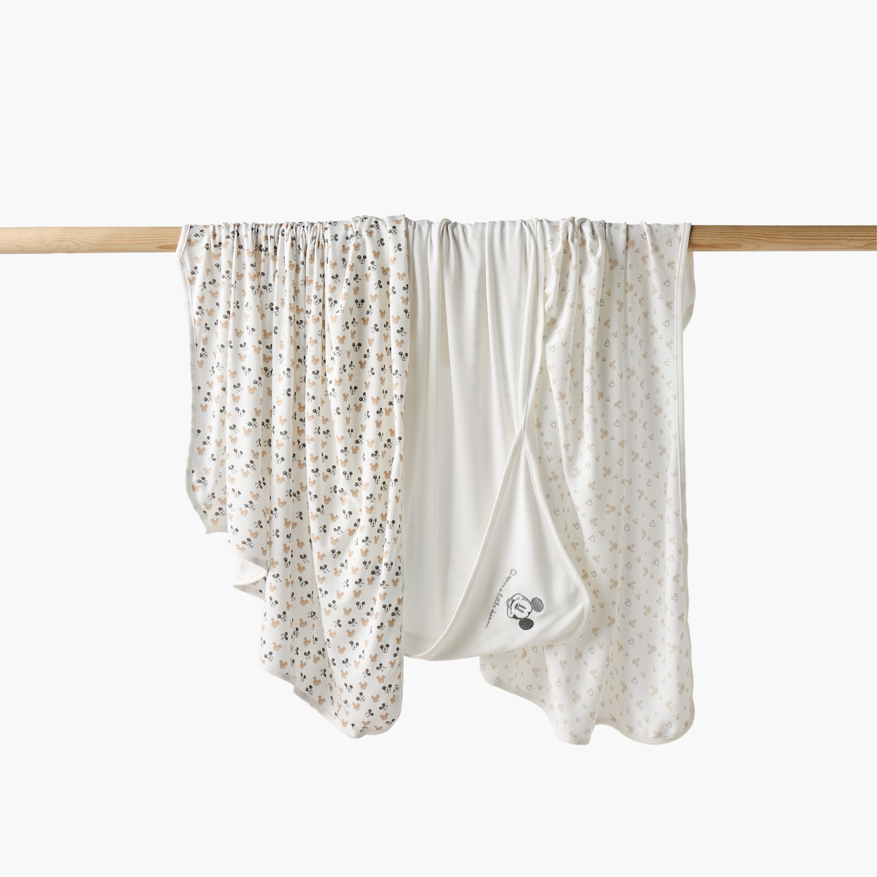 بطانيات حديثي الولادة من الخيزران بطبعات ميكي ماوس من ديزني - عبوة من 3 قطع-baby-nursery-blanketsandswaddles-blanketsandquilts-image-1