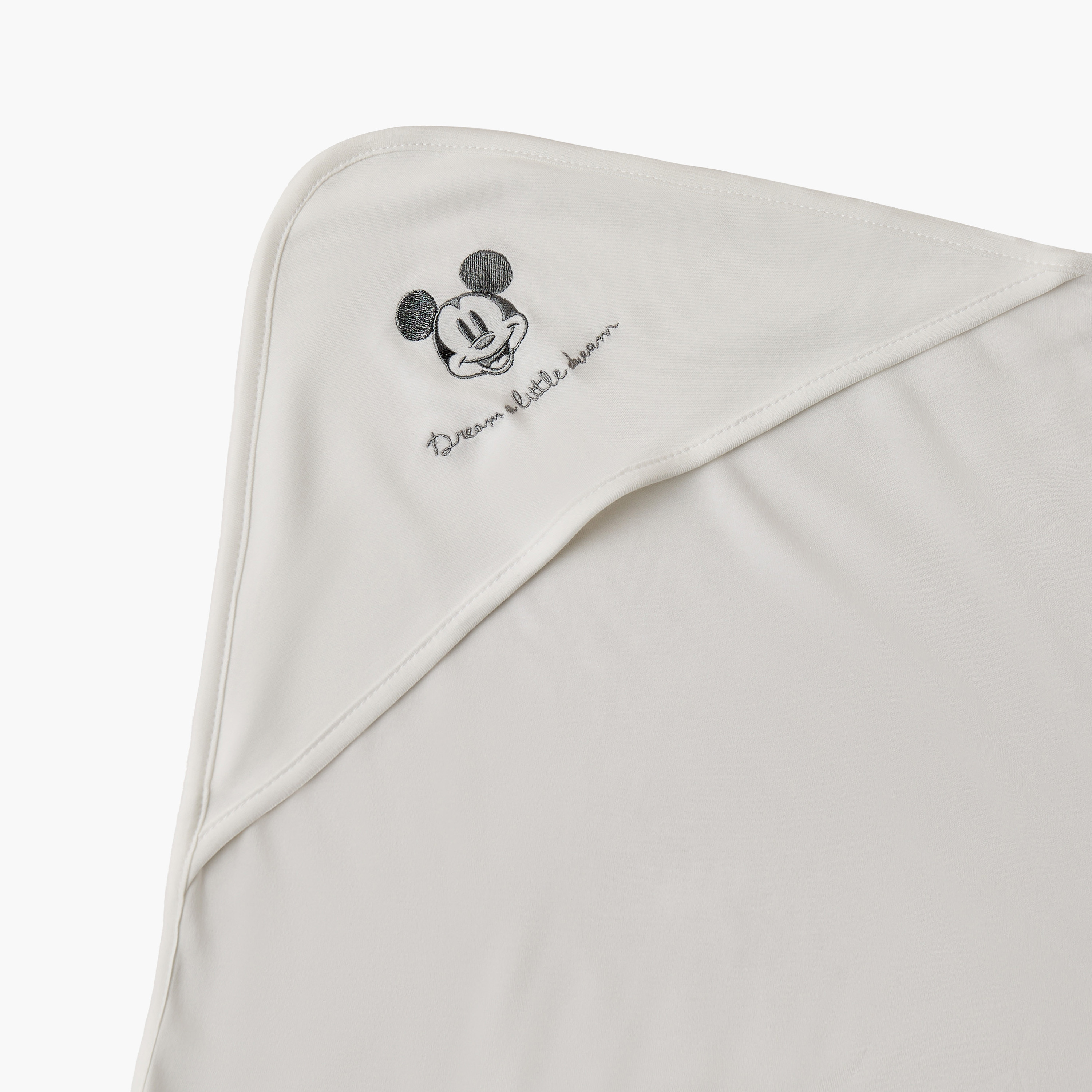 بطانيات حديثي الولادة من الخيزران بطبعات ميكي ماوس من ديزني - عبوة من 3 قطع-baby-nursery-blanketsandswaddles-blanketsandquilts-image-5