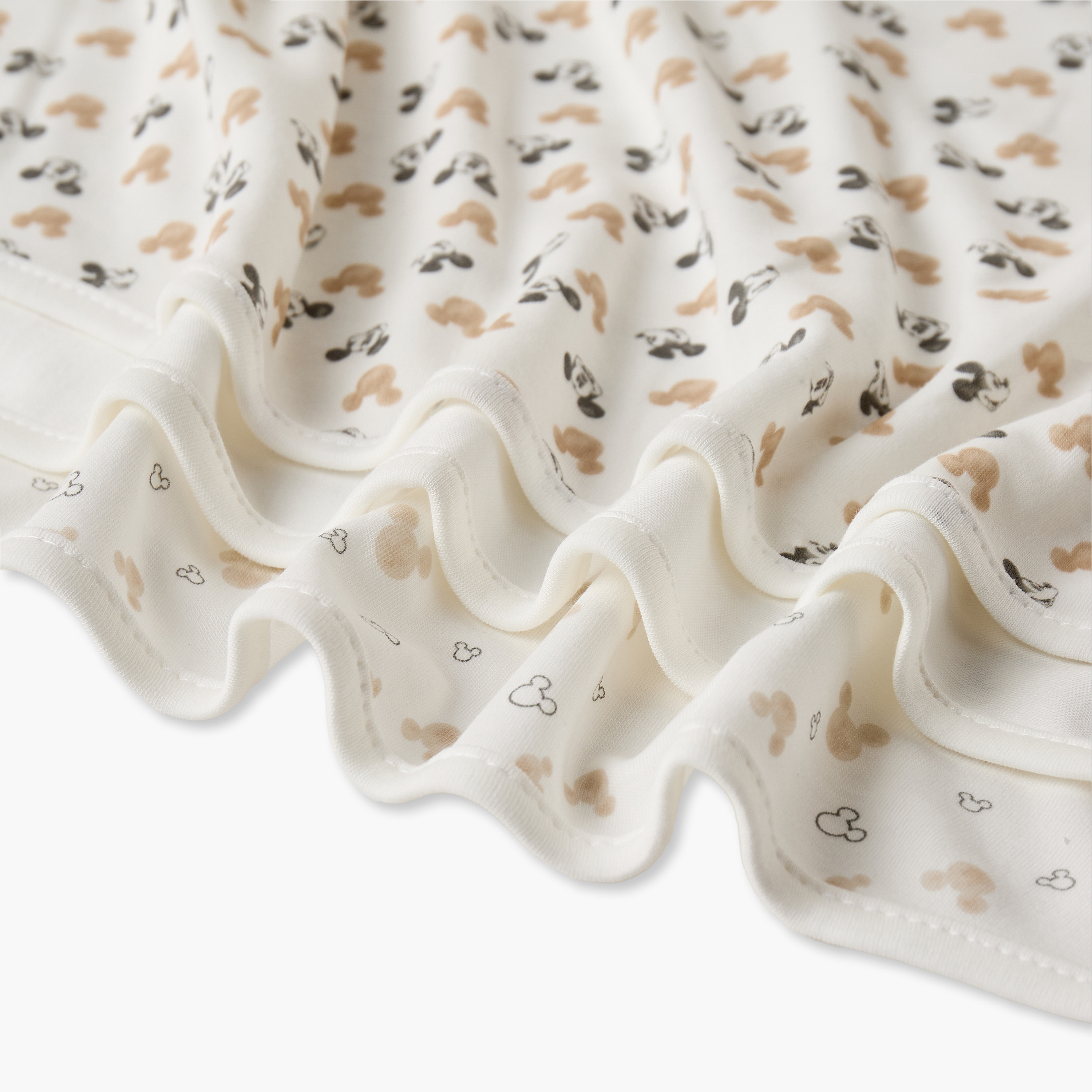 بطانيات حديثي الولادة من الخيزران بطبعات ميكي ماوس من ديزني - عبوة من 3 قطع-baby-nursery-blanketsandswaddles-blanketsandquilts-image-6