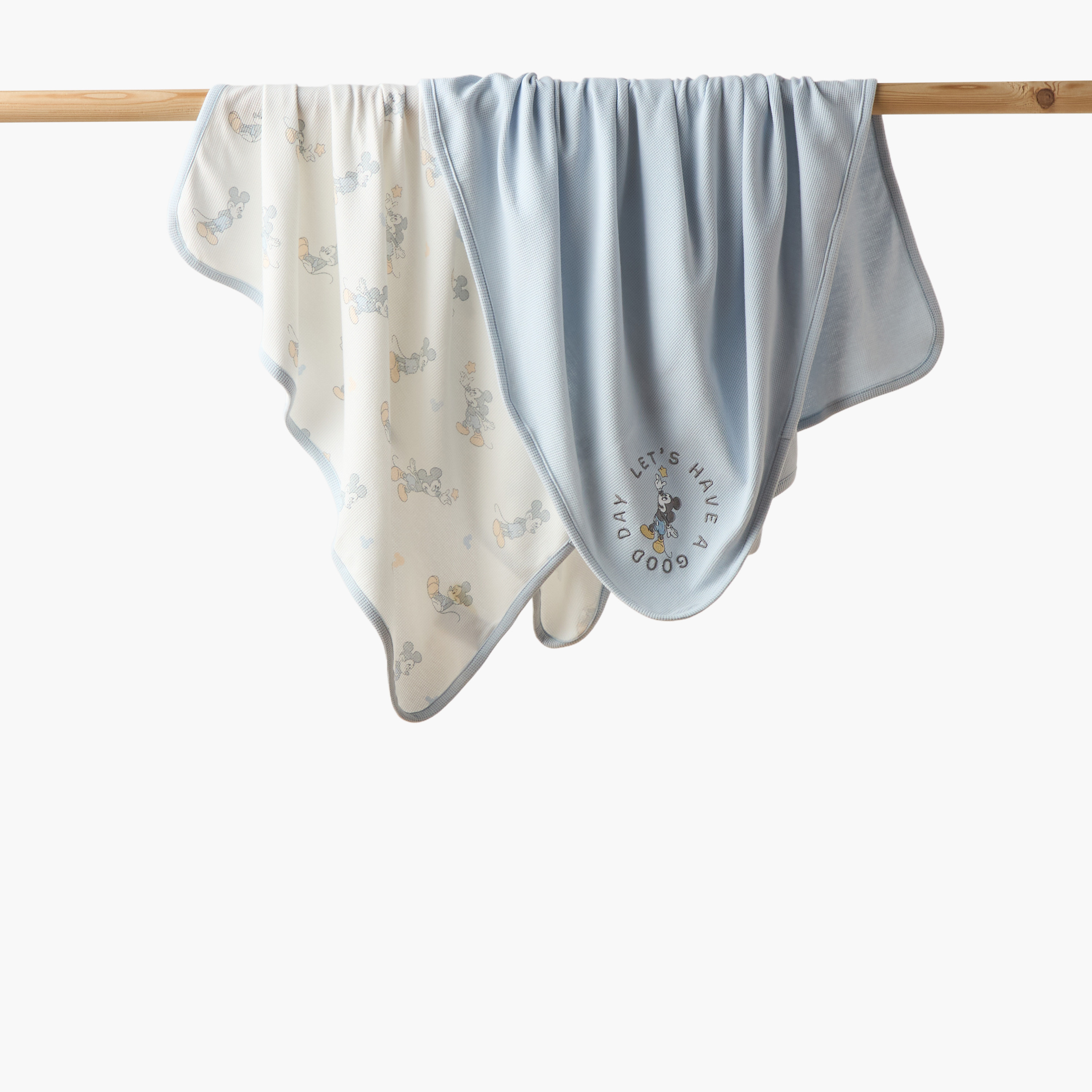 بطانية وافل وطبعات ميكي ماوس - عبوة من قطعتين-baby-nursery-blanketsandswaddles-blanketsandquilts-image-1