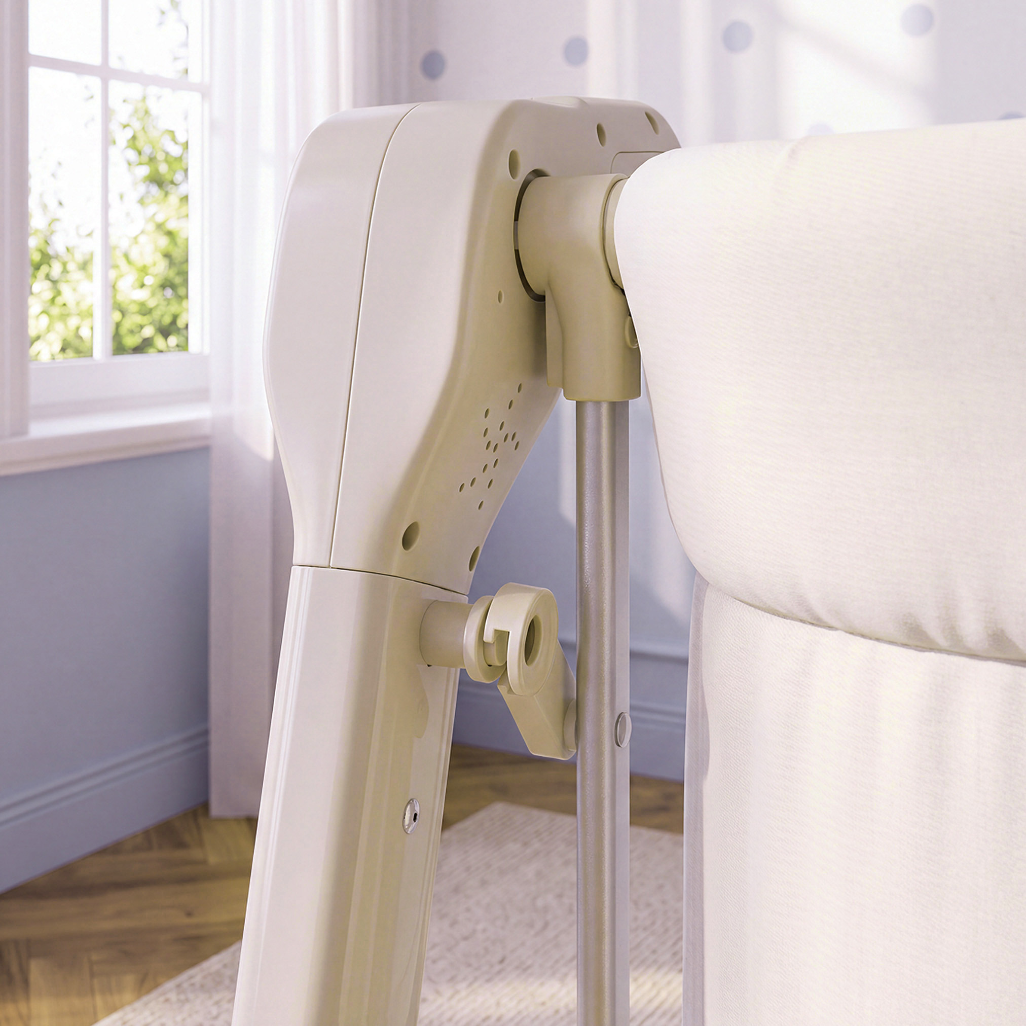 سرير أطفال هزّاز مع خاصية الاتصال بالبلوتوث من جيجلز-baby-nursery-furniture-cribsandbeds-bassinets-image-10