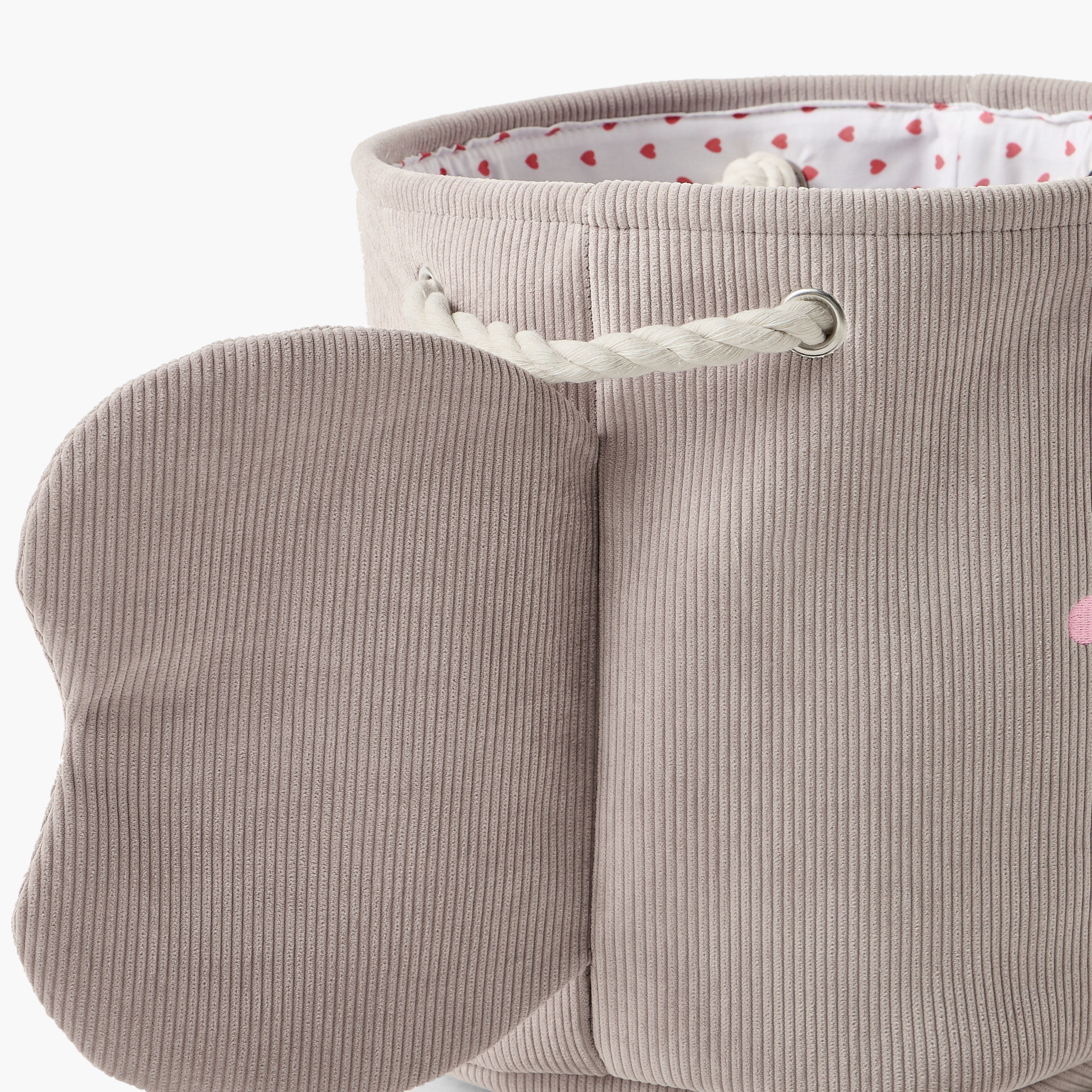 سلة غسيل بتطريز بجعة من جونيورز-baby-nursery-furniture-wardrobesandstorage-image-4