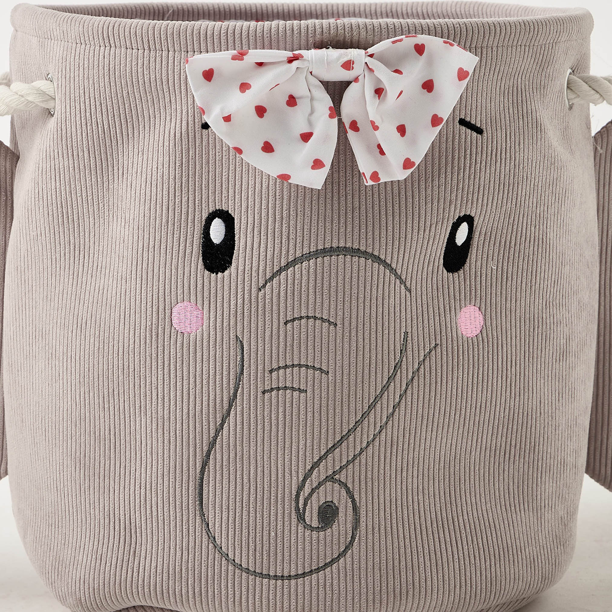 سلة غسيل بتطريز بجعة من جونيورز-baby-nursery-furniture-wardrobesandstorage-image-5