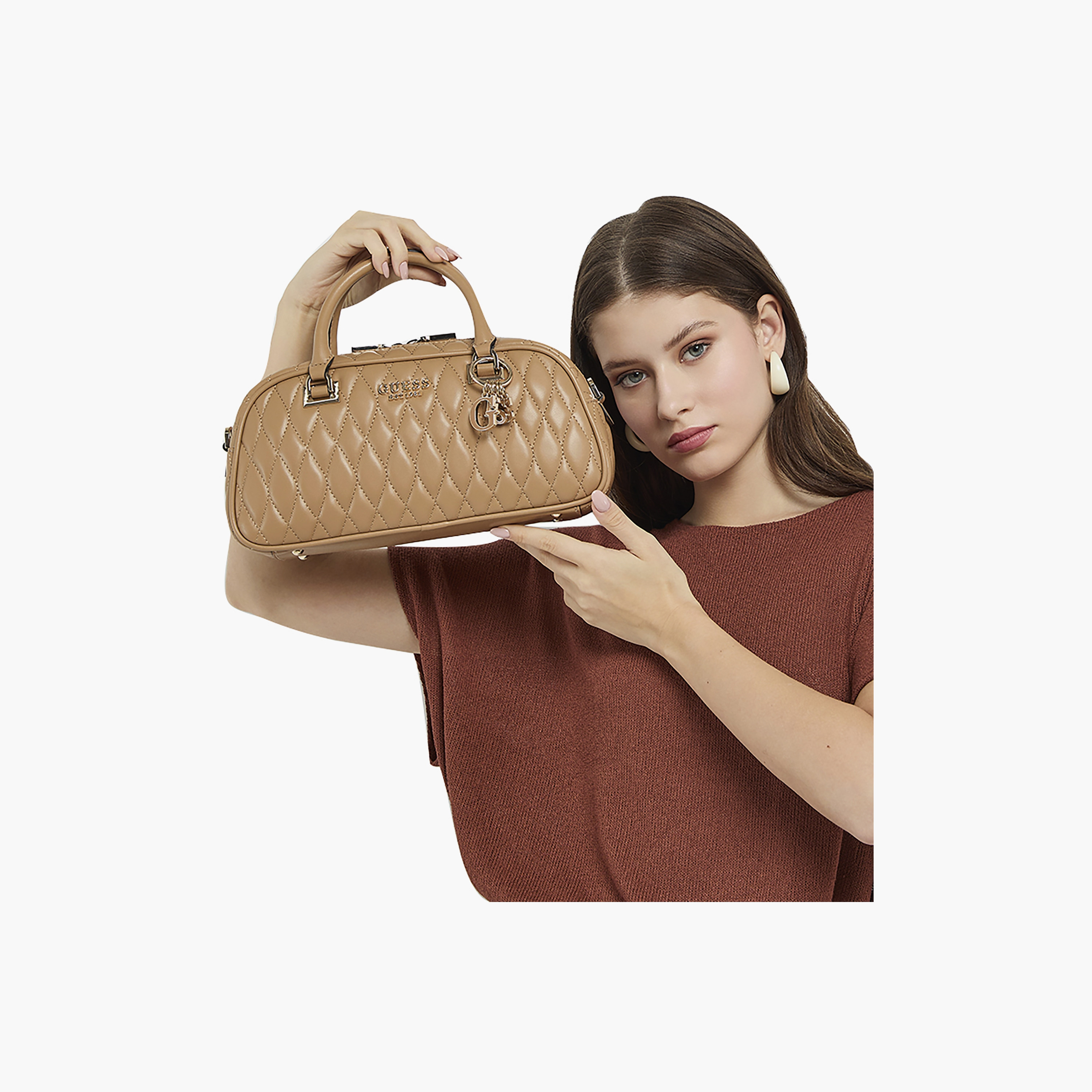 حقيبة ساتشيل Guess Valla المبطنة بنقش الماس بمقبضين وإغلاق بسحاب وحزام قابل للفصل-women-bagsandwallets-handbags-image-4