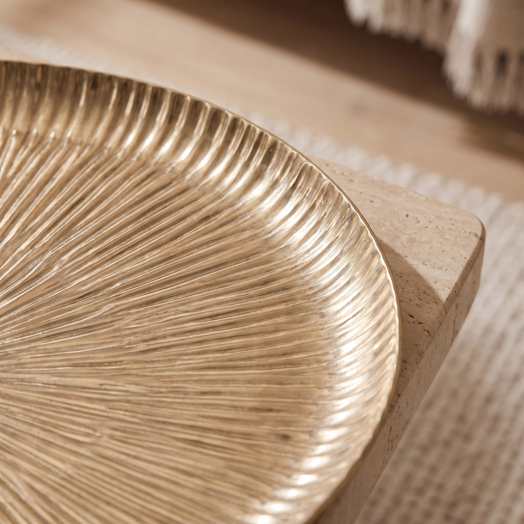 صينية ديكور معدن بارزة الملمس - 28 سم-household-decor-boxesandtrays-image-2