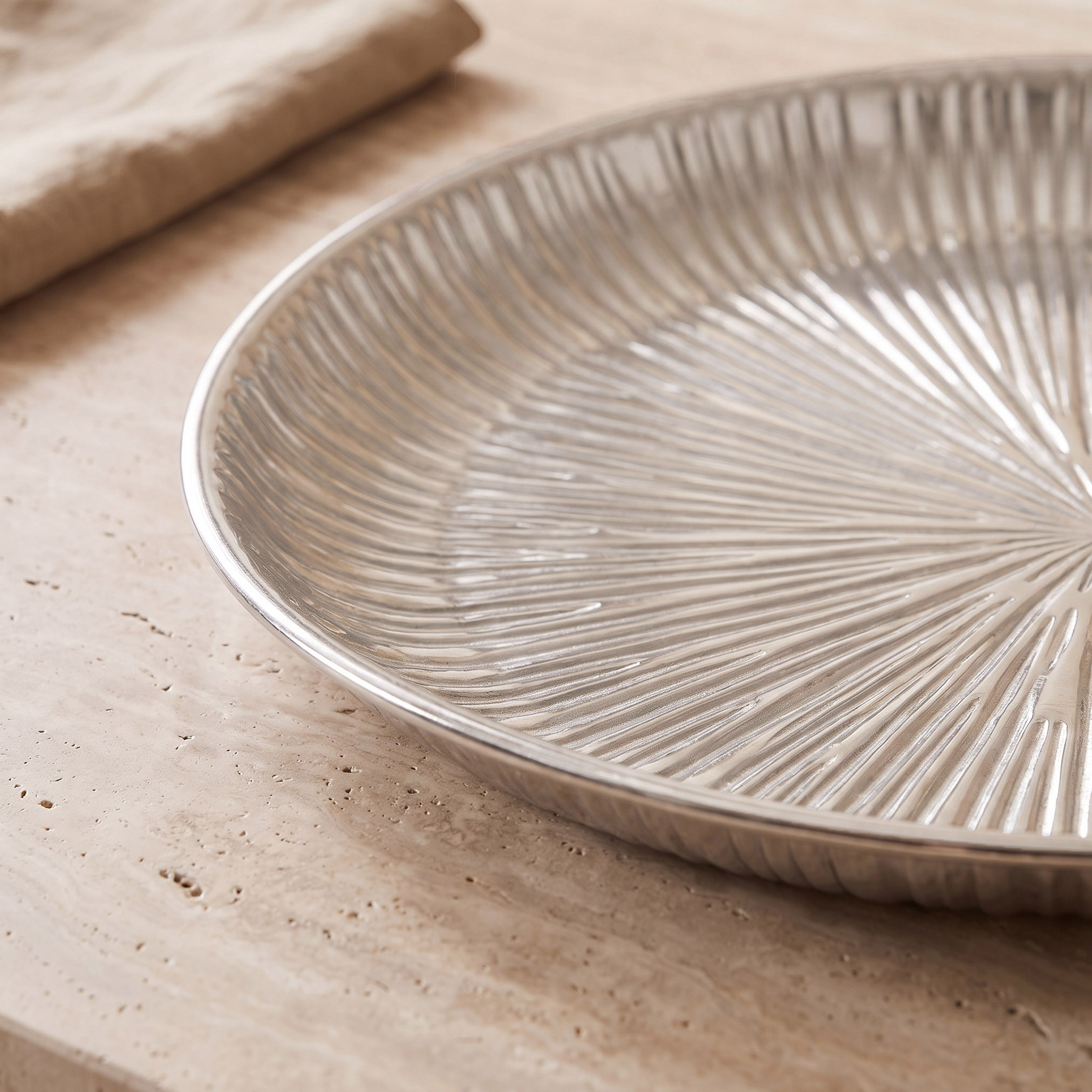 صينية ديكور معدن بارزة الملمس - 30 سم-household-decor-boxesandtrays-image-3