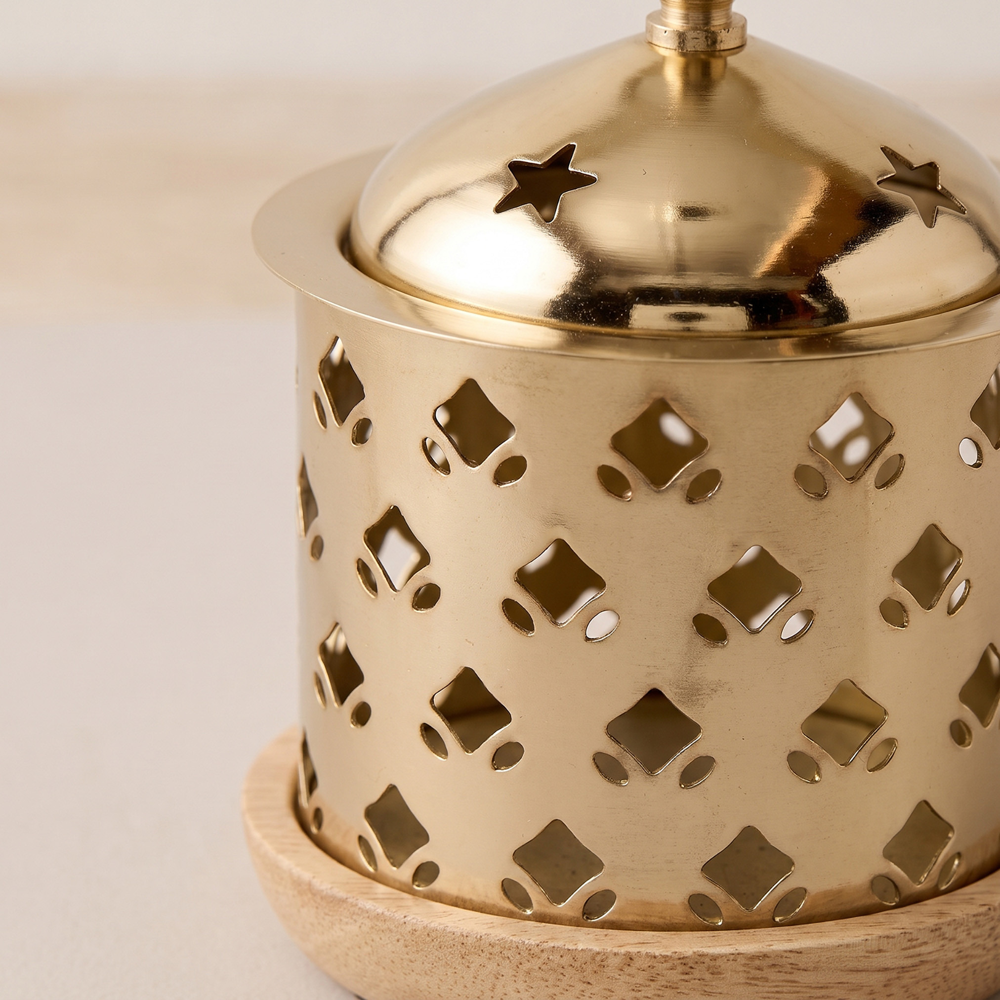 Cutwork Detail Incense Burner with Wooden Base - 11x12 cm-household-homefragrance-burners-image-2