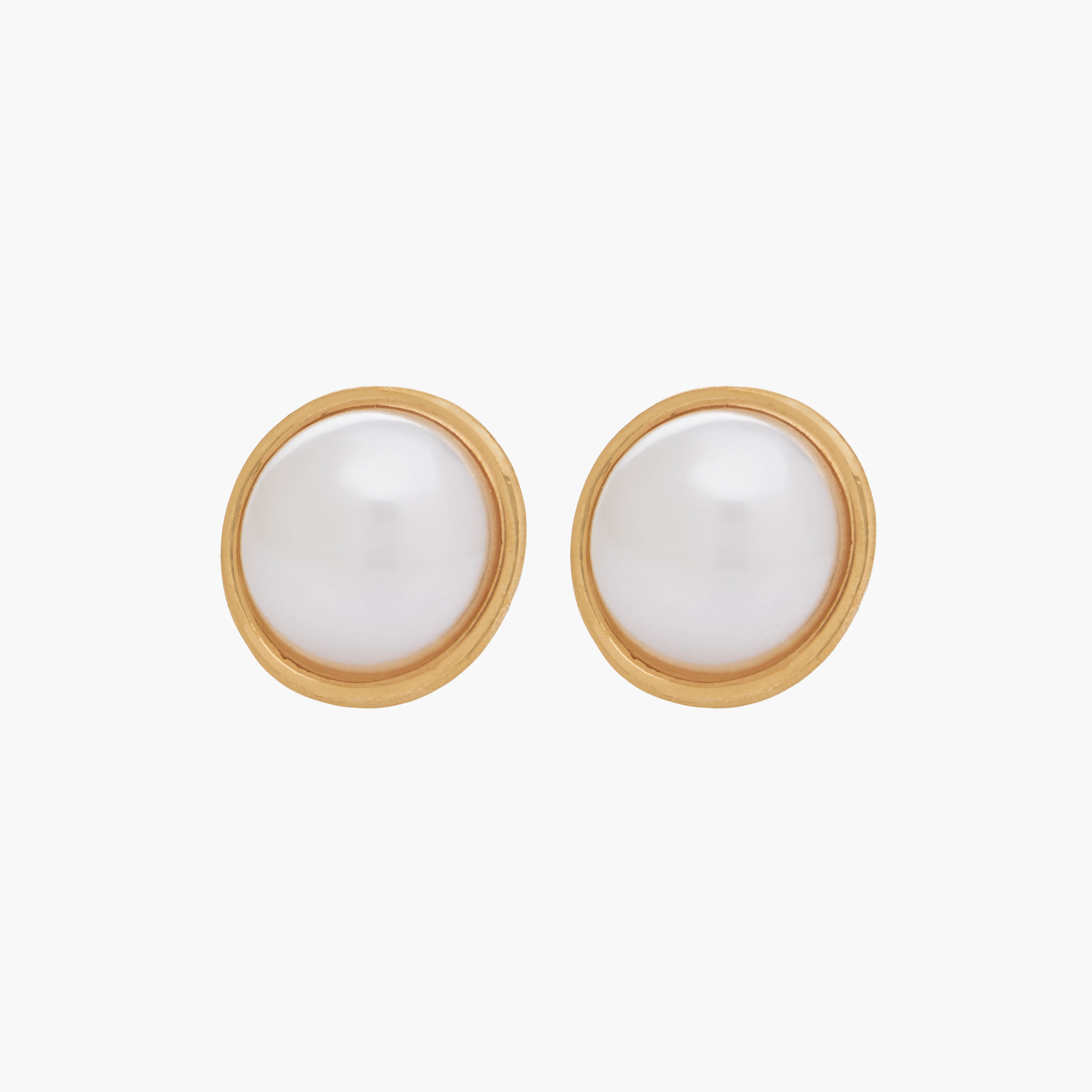 حلق بزينة لؤلؤ ولون ذهبي ومكبس إغلاق-women-watchesandjewellery-jewellery-earrings-image-3