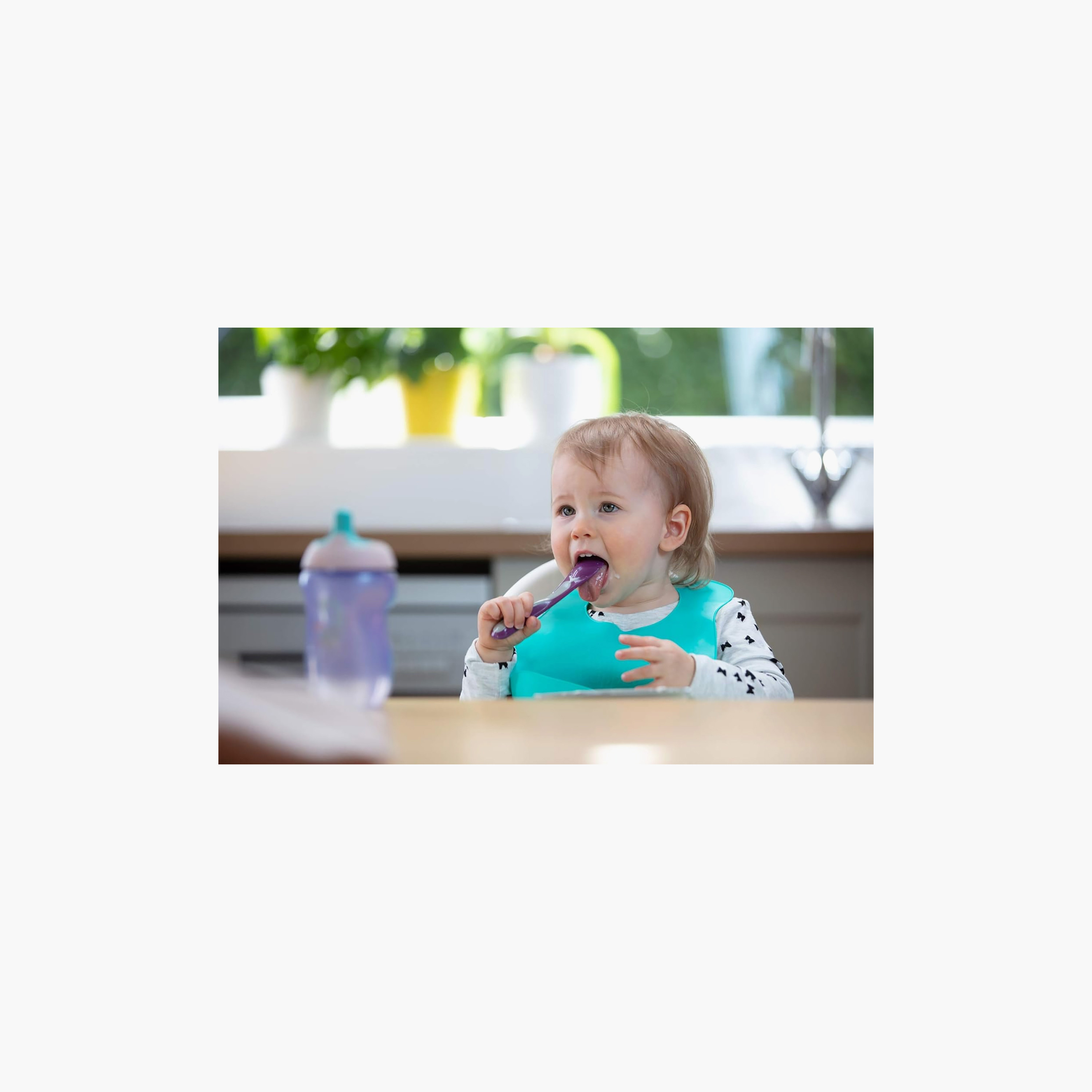 Tommee Tippee Wearing Bib-baby-feeding-bibs-image-3