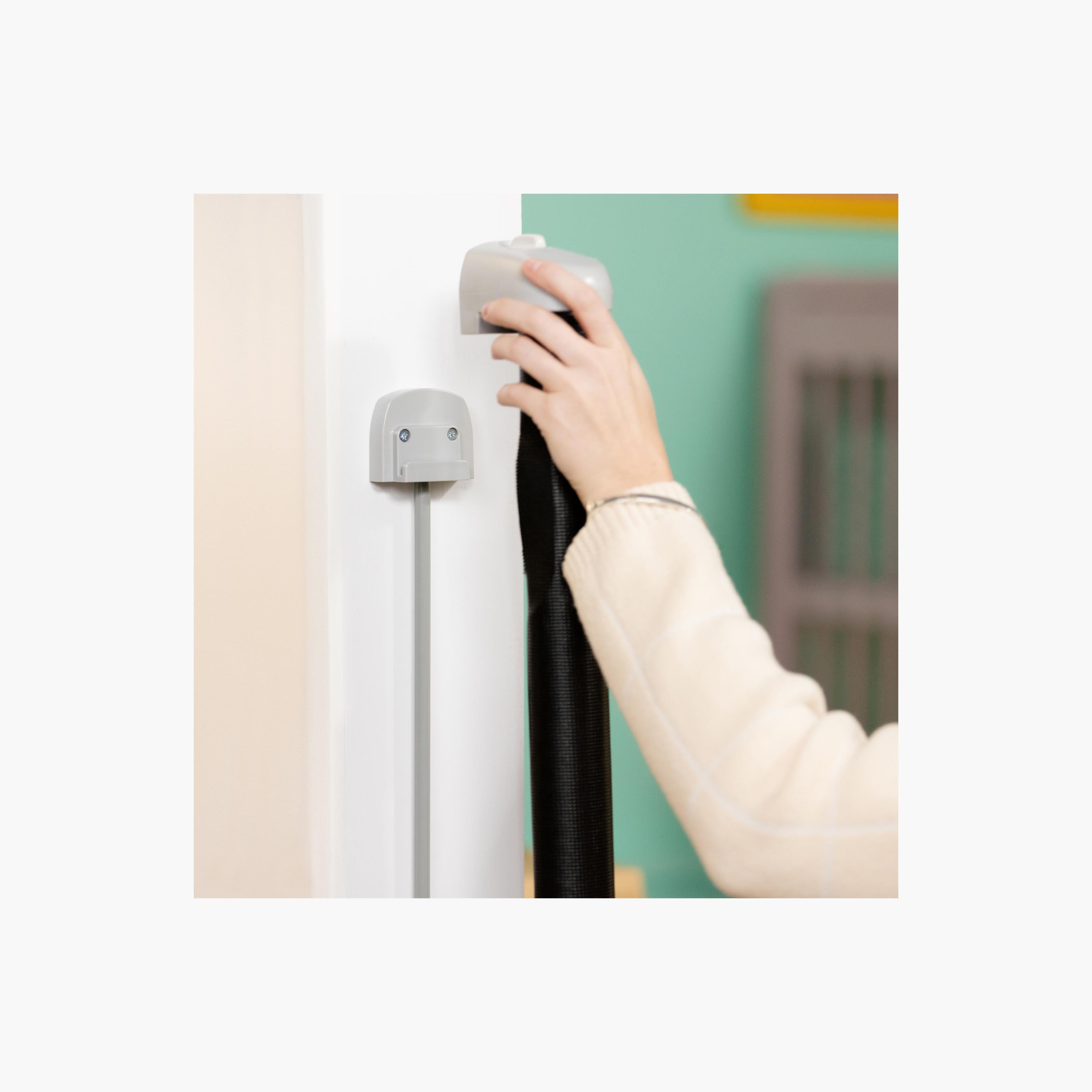بوابة أمان ثروواي 52 دبليو بقفل تلقائي من إنجينويتي-baby-healthandsafety-babyproofing-image-5