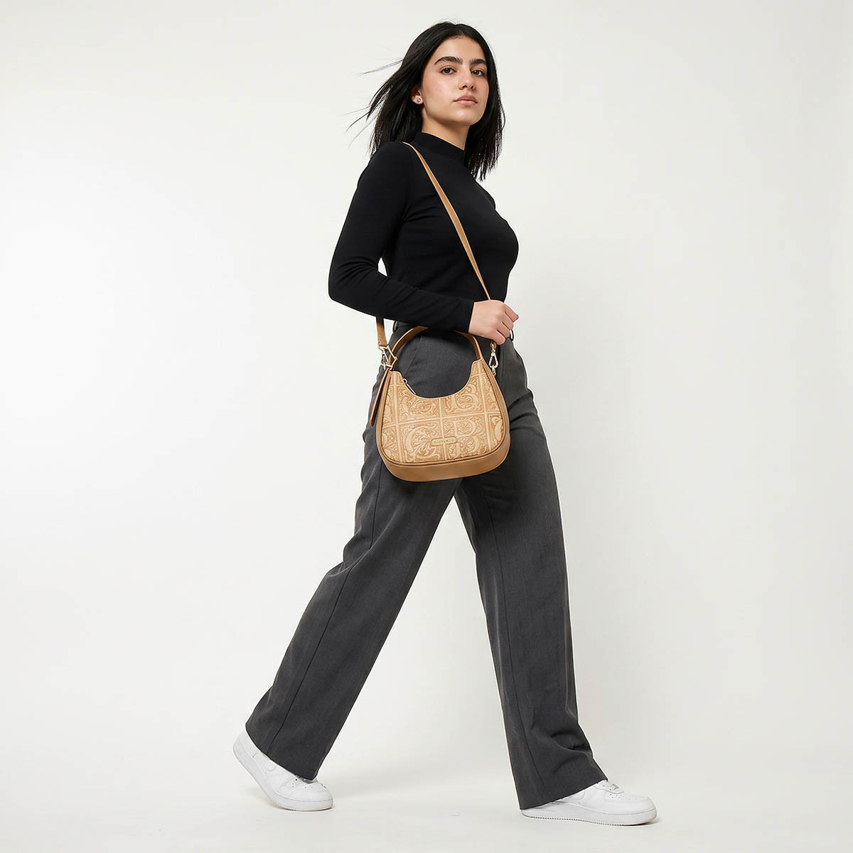 شنطة هوبو مطرزة مع إغلاق بسحاب من كريسبيلا-women-bagsandwallets-handbags-image-2