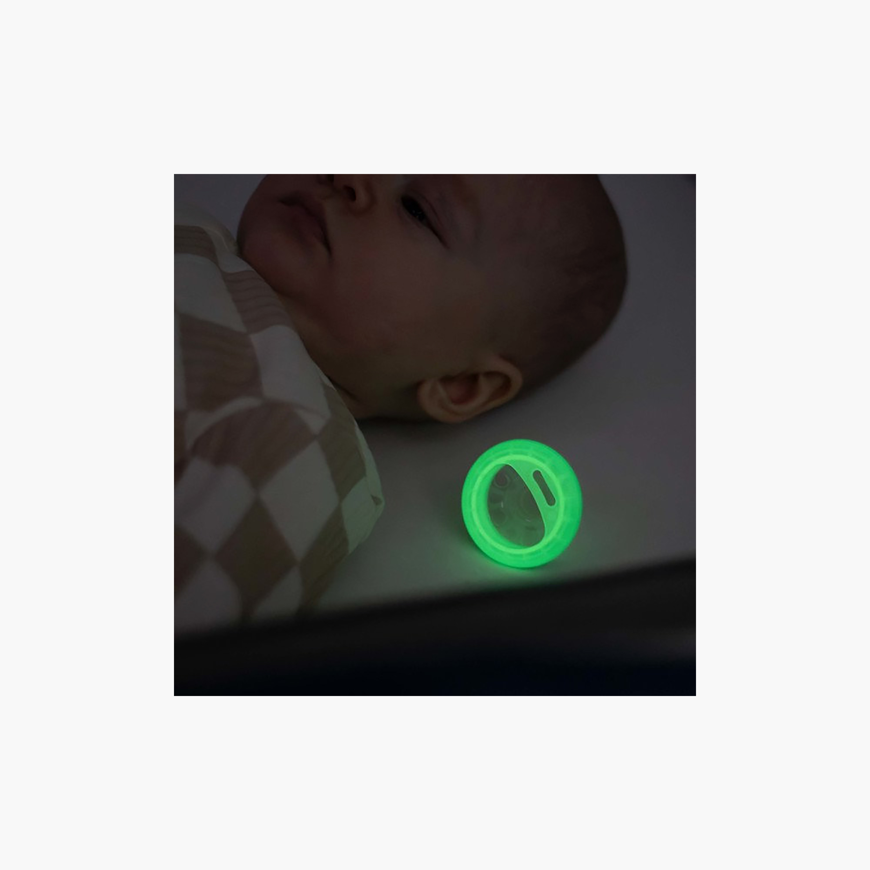 Tommee Tippee 2-Piece Breast Like Night Glow Soothers-baby-feeding-pacifiers-image-3