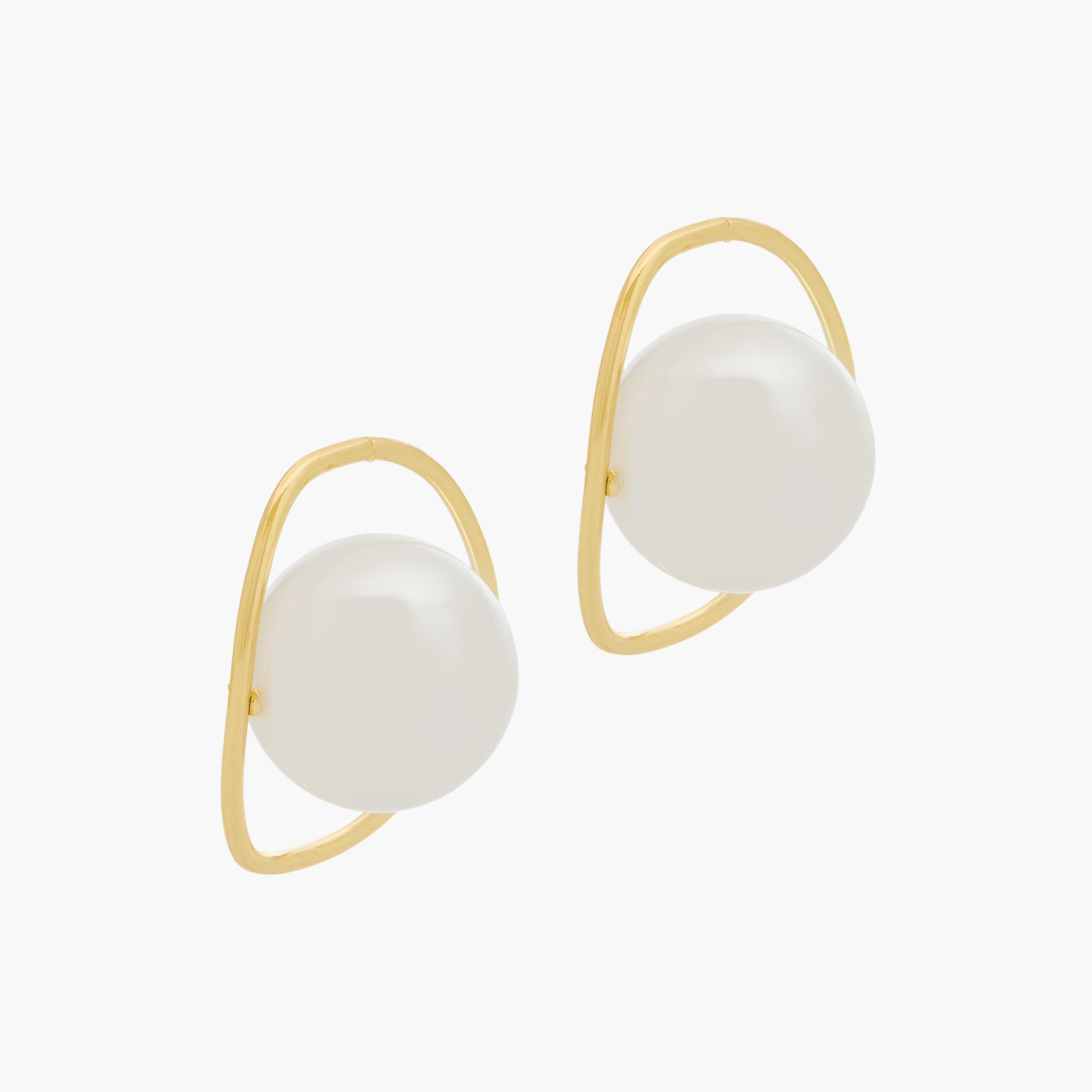 حلق دبوس مزين باللؤلؤ ولون ذهبي بمكبس إغلاق-women-watchesandjewellery-jewellery-earrings-image-2