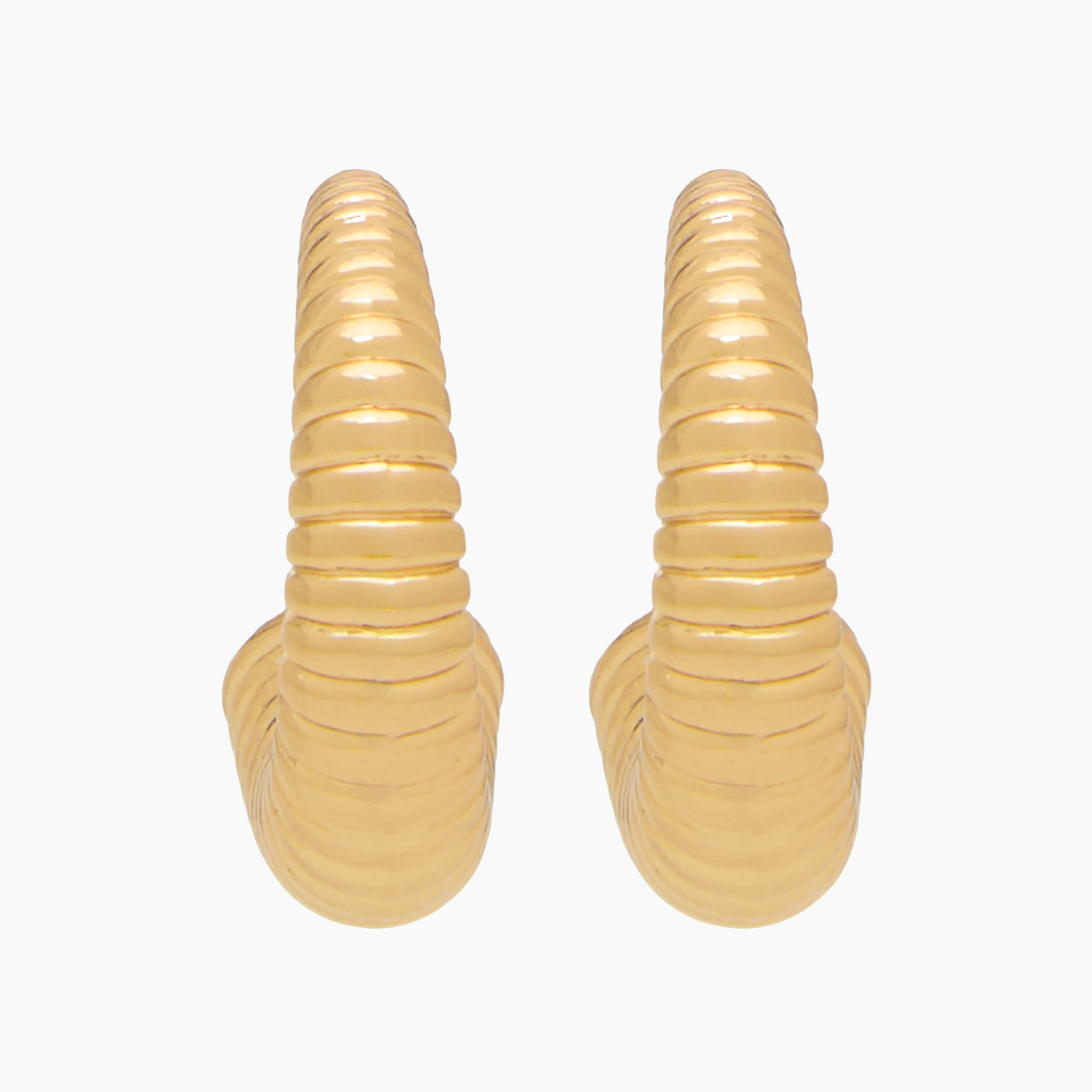 أقراط هوب بلون ذهبي ومكبس إغلاق-women-watchesandjewellery-jewellery-earrings-image-1