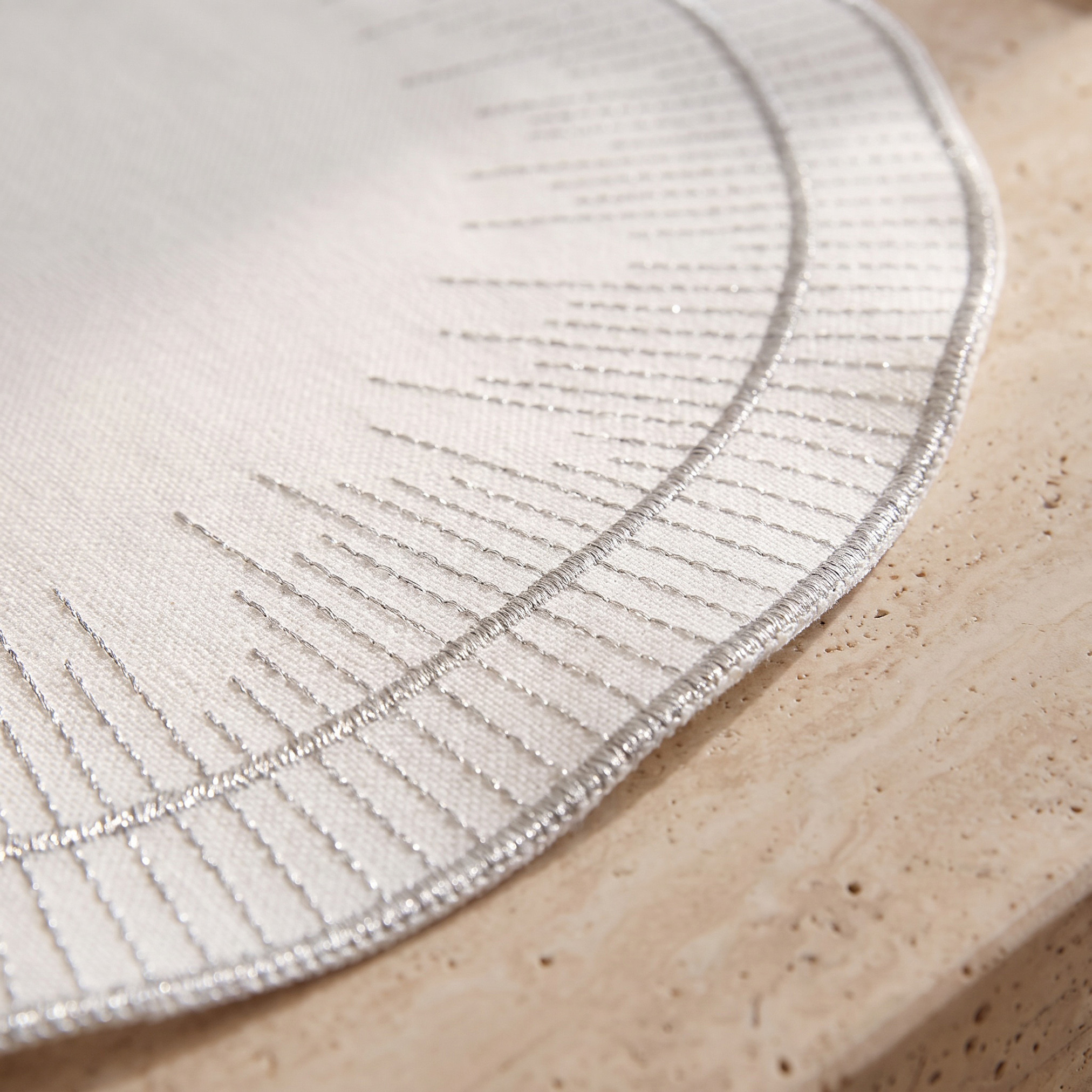 طقم لبادة صحون مطرزة 4 قطع من نيما - 38 سم-household-dining-tablelinen-placemats-image-3