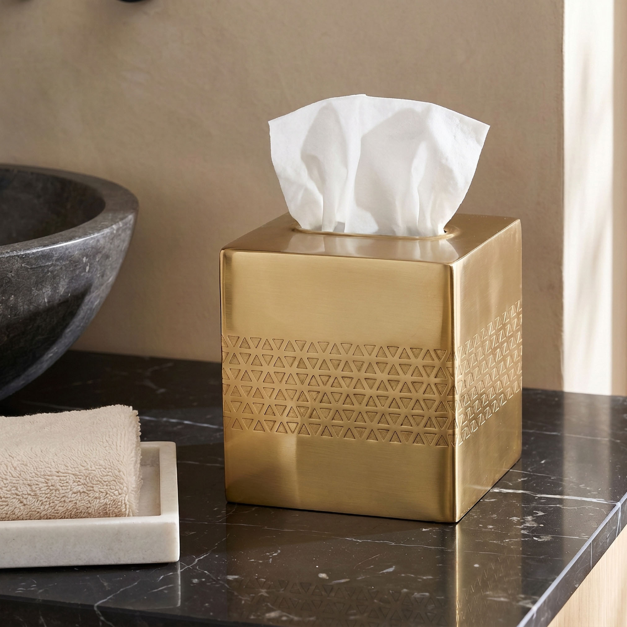علبة مناديل معدنية بنقوش هندسية-household-bathandlaundry-bathaccessories-tissueboxesandcottonjars-image-1