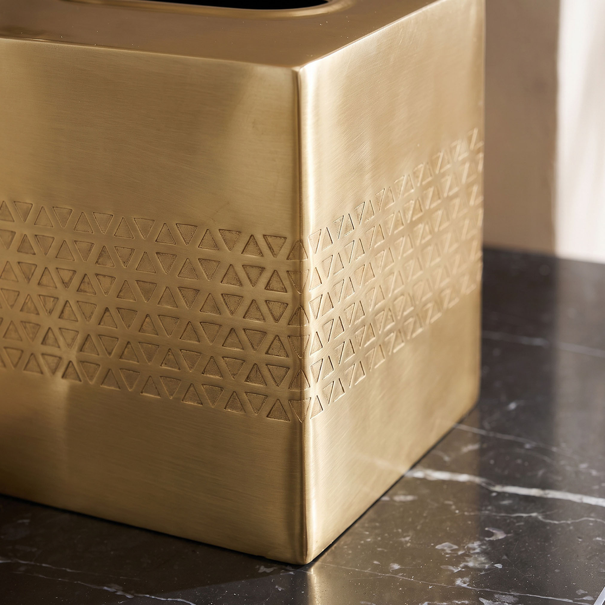 علبة مناديل معدنية بنقوش هندسية-household-bathandlaundry-bathaccessories-tissueboxesandcottonjars-image-2