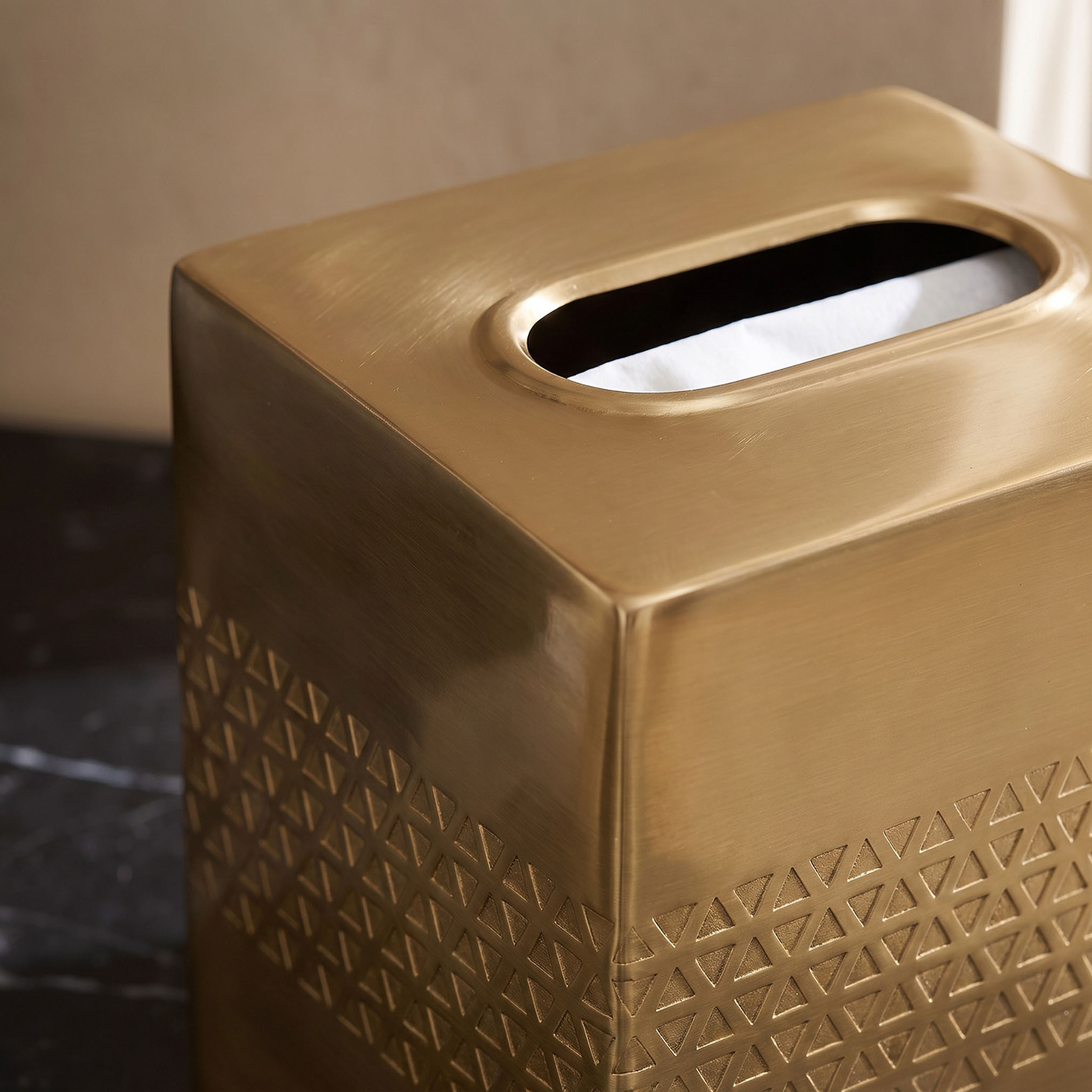 علبة مناديل معدنية بنقوش هندسية-household-bathandlaundry-bathaccessories-tissueboxesandcottonjars-image-3