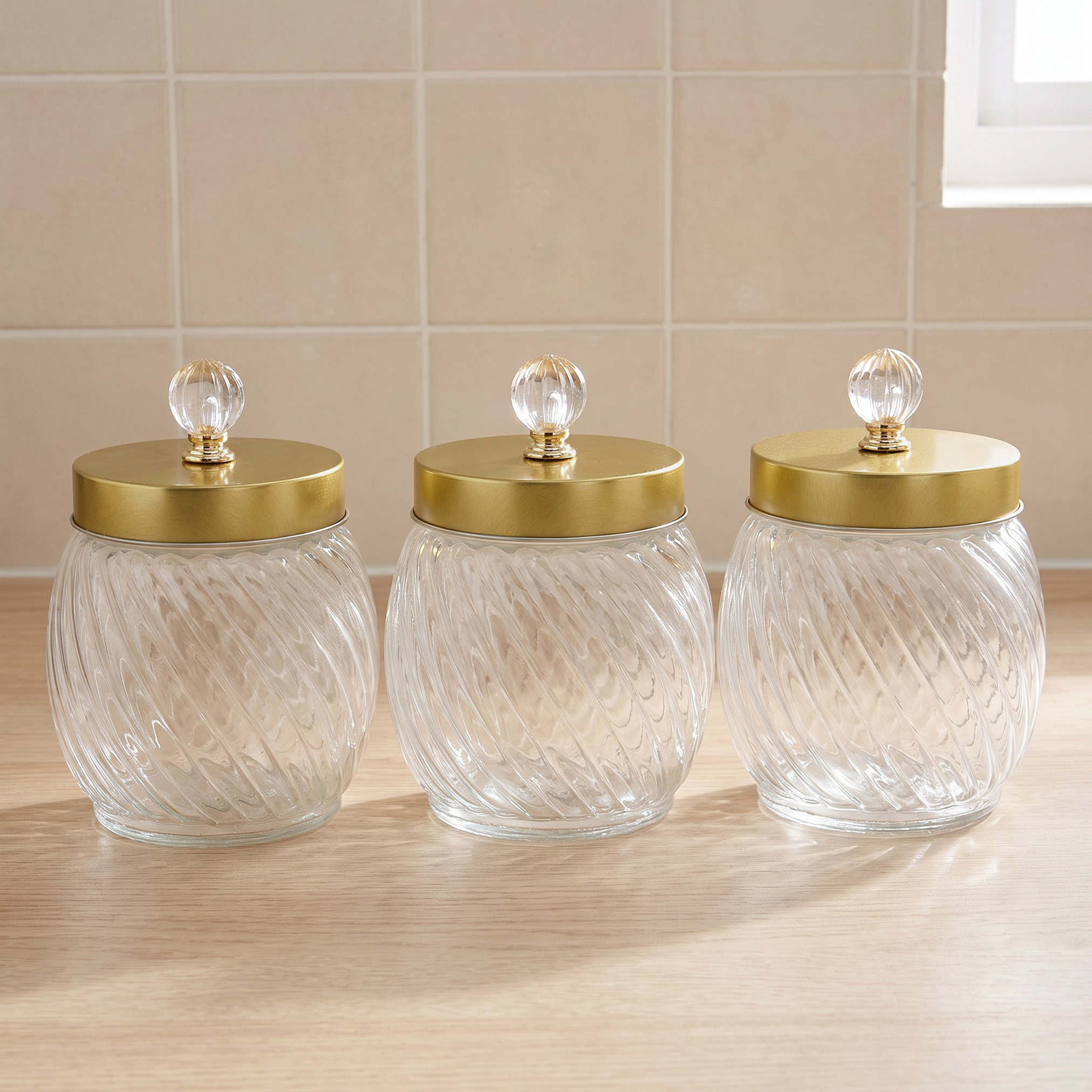 طقم جرات زجاج 3 قطع مع أغطية معدن من لارا-household-kitchen-foodstorage-spiceracksandjars-image-1